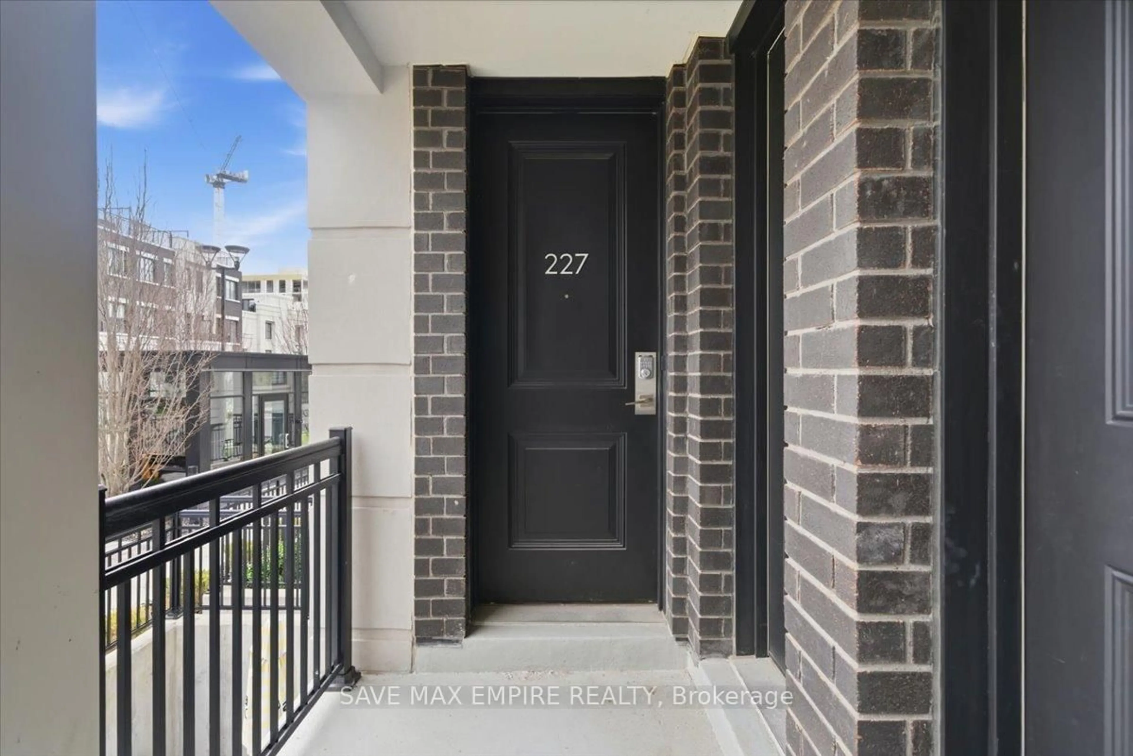 Indoor entryway for 652 Cricklewood Dr #227, Mississauga Ontario L5G 0B7