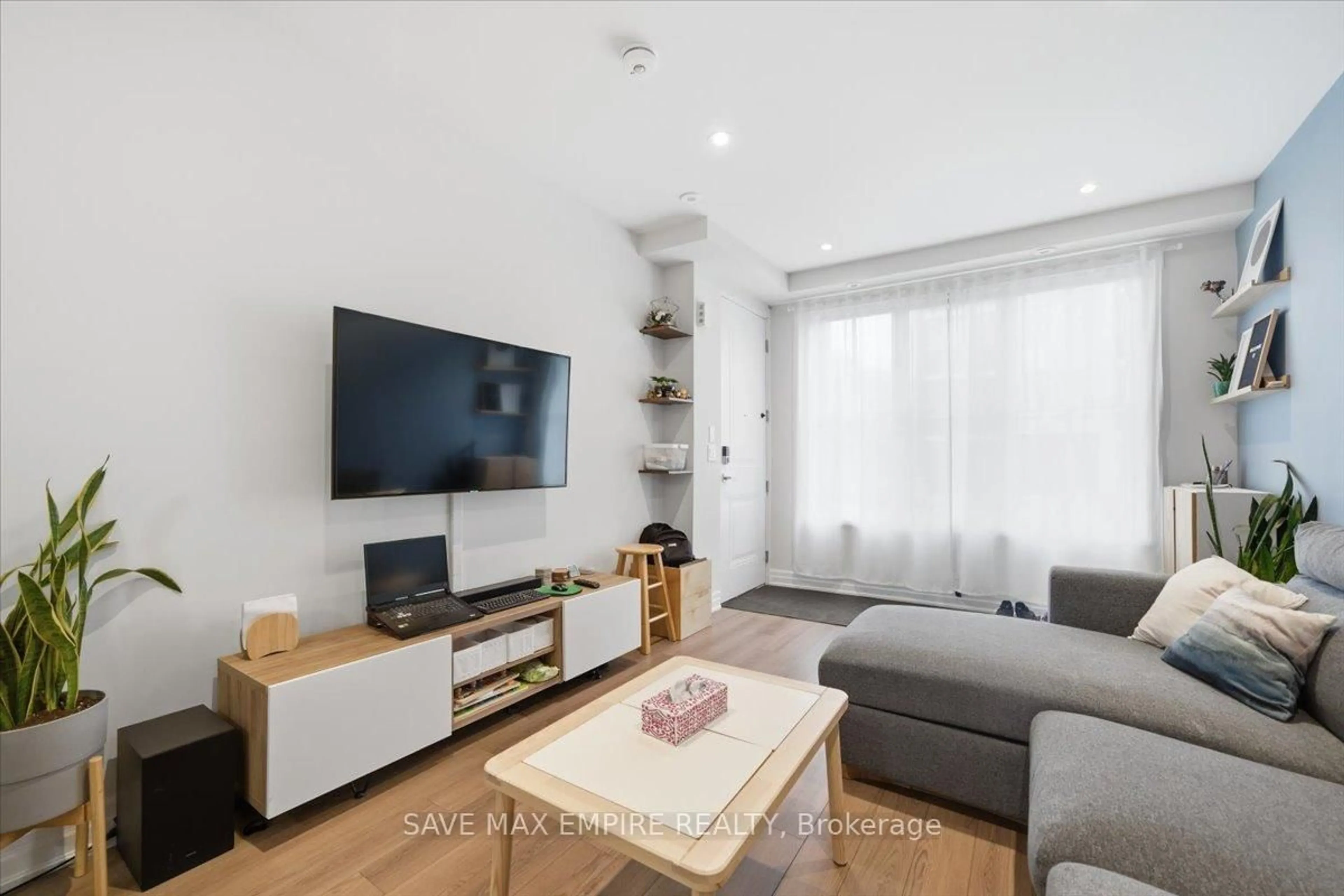 Living room with furniture, wood/laminate floor for 652 Cricklewood Dr #227, Mississauga Ontario L5G 0B7