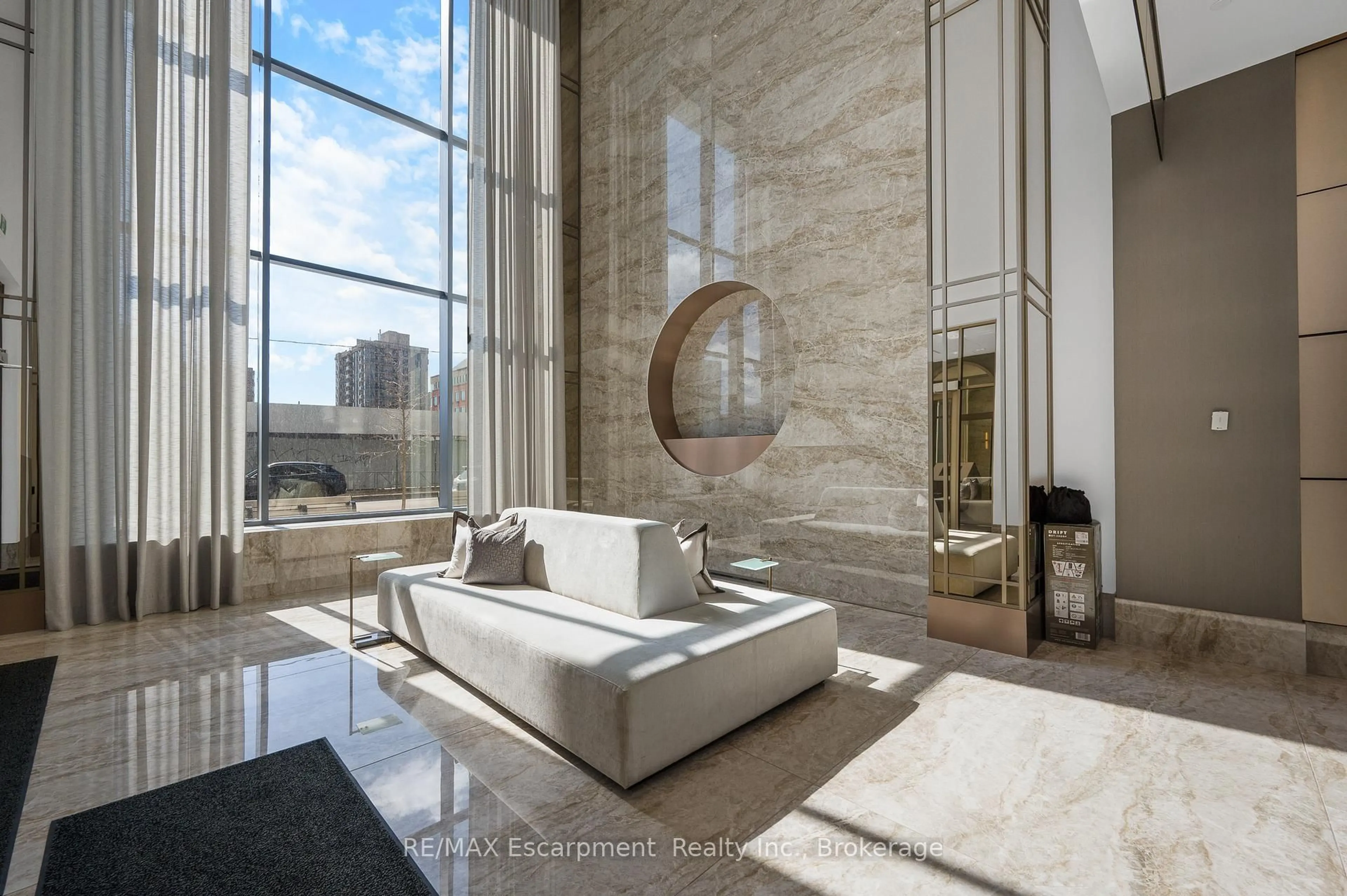 Unknown for 2007 James St #704, Burlington Ontario L7R 0G7