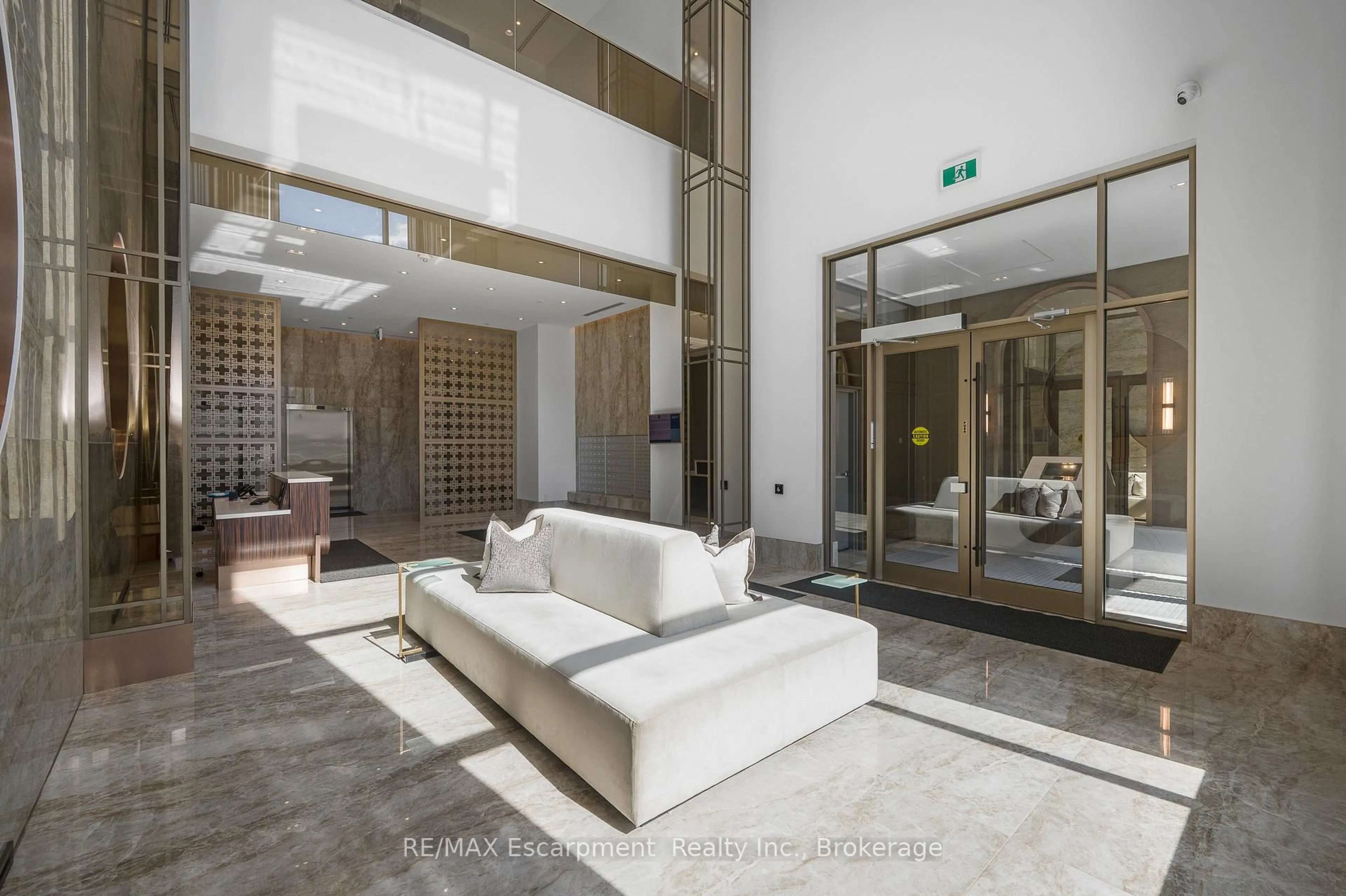 Indoor foyer for 2007 James St #704, Burlington Ontario L7R 0G7