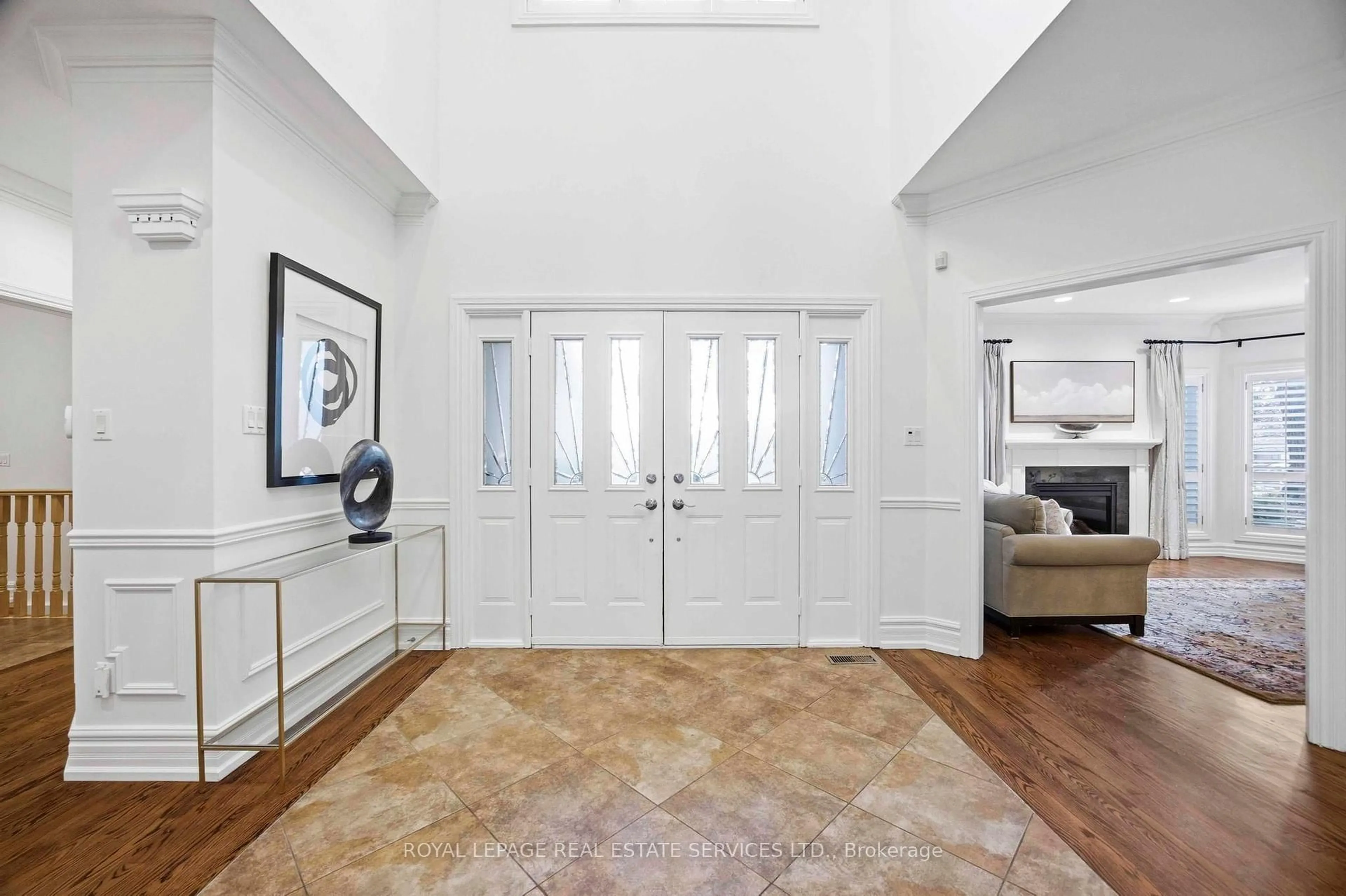 Indoor entryway for 100 Rathburn Rd, Toronto Ontario M9A 1R7