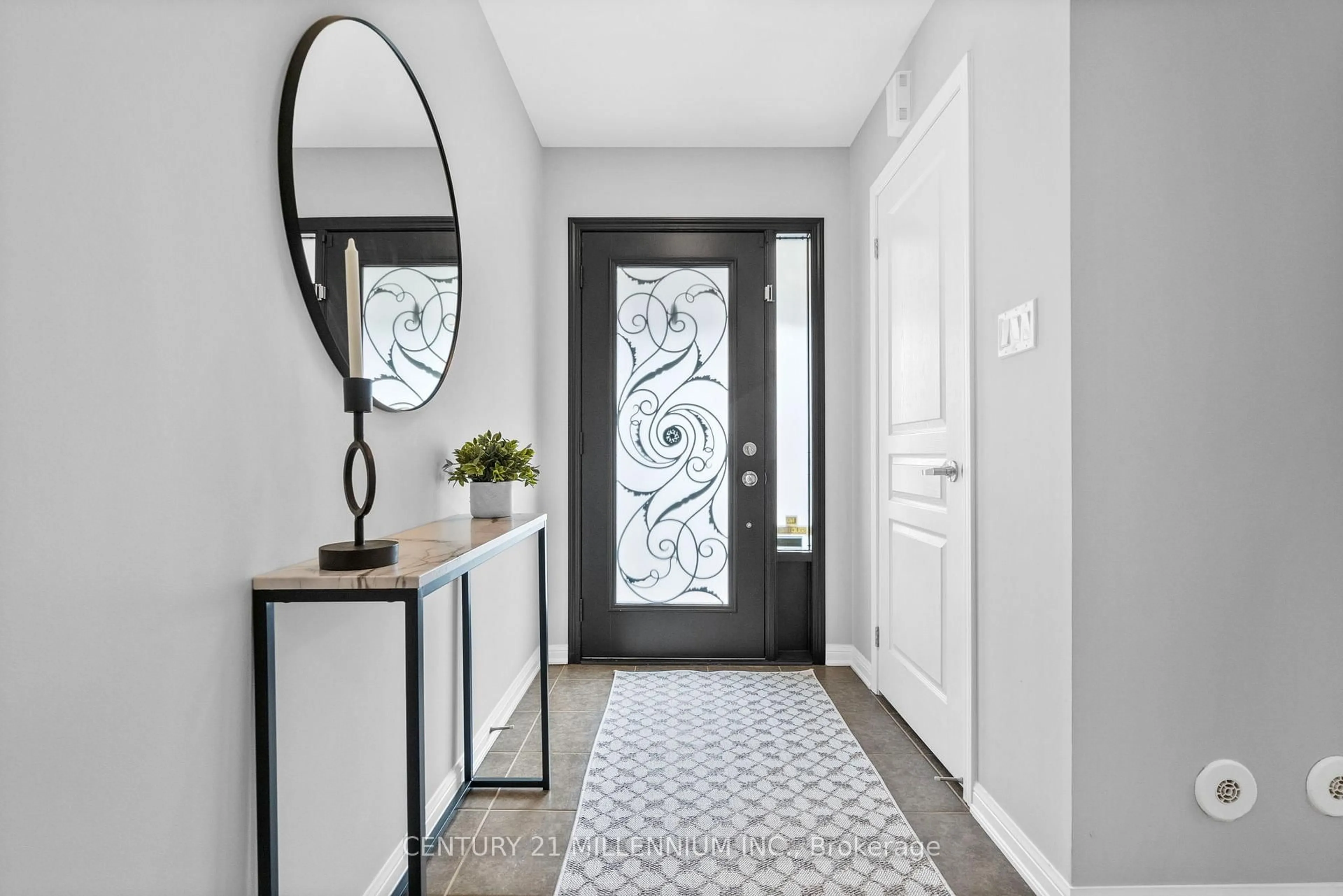 Indoor entryway for 655 Cargill Path, Milton Ontario L9T 0G3