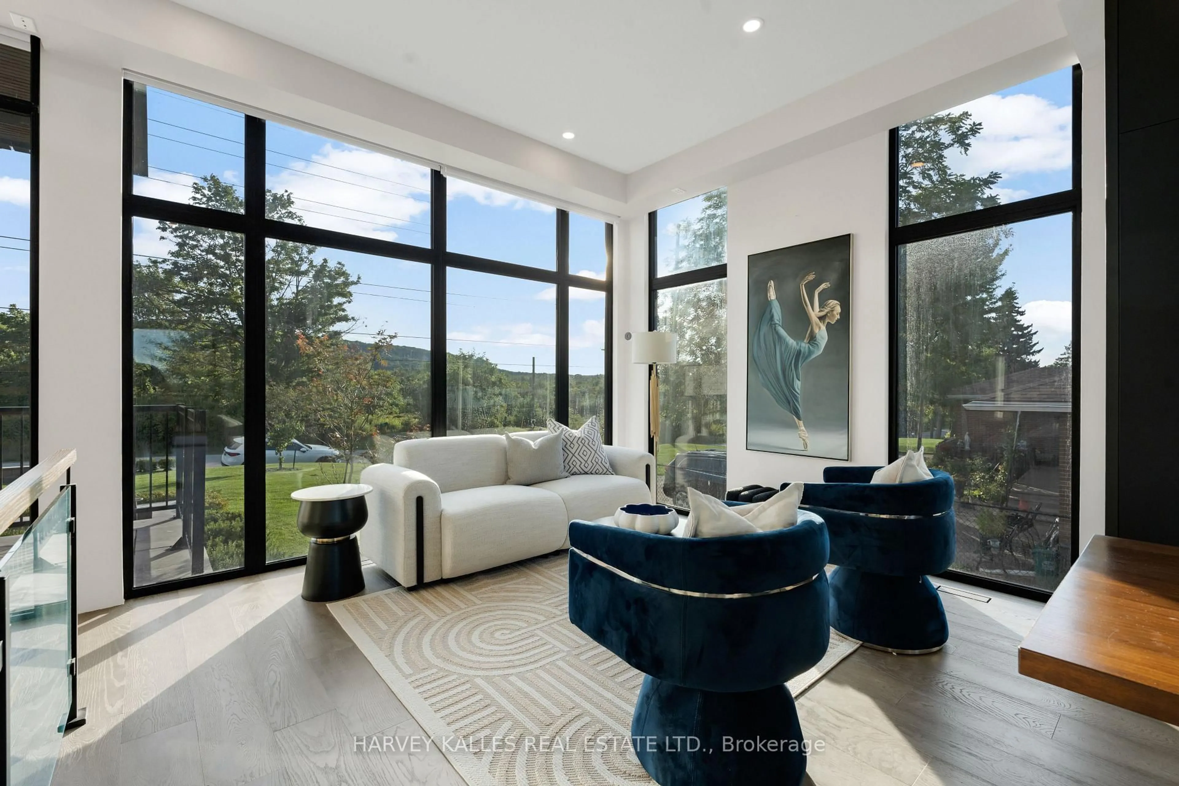 Indoor foyer for 29 Peru Rd, Milton Ontario L9T 2V5