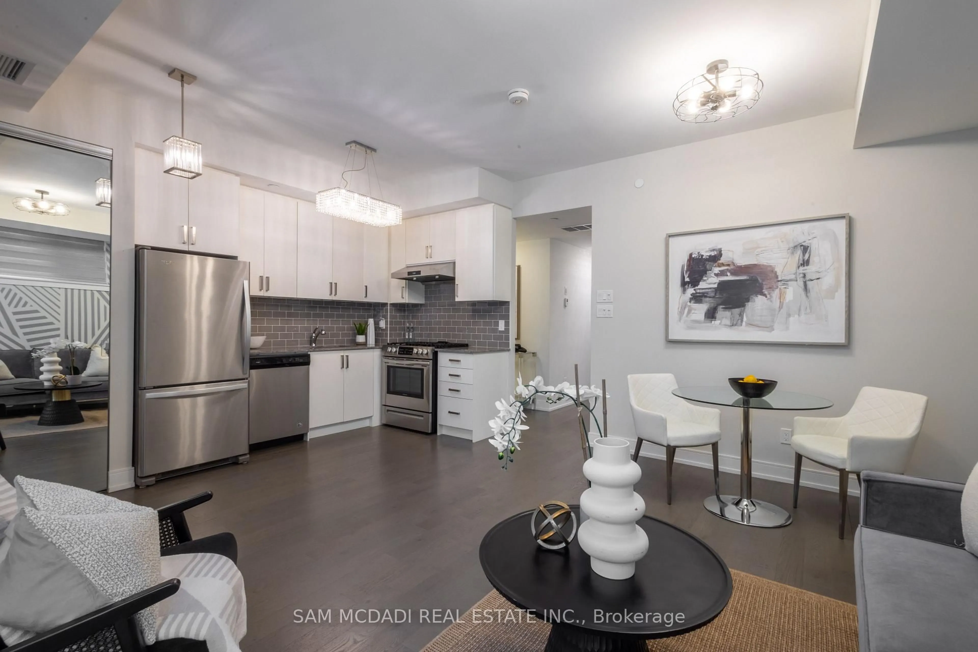 Open concept kitchen, unknown for 670 Atwater Ave #1, Mississauga Ontario L5G 0B6