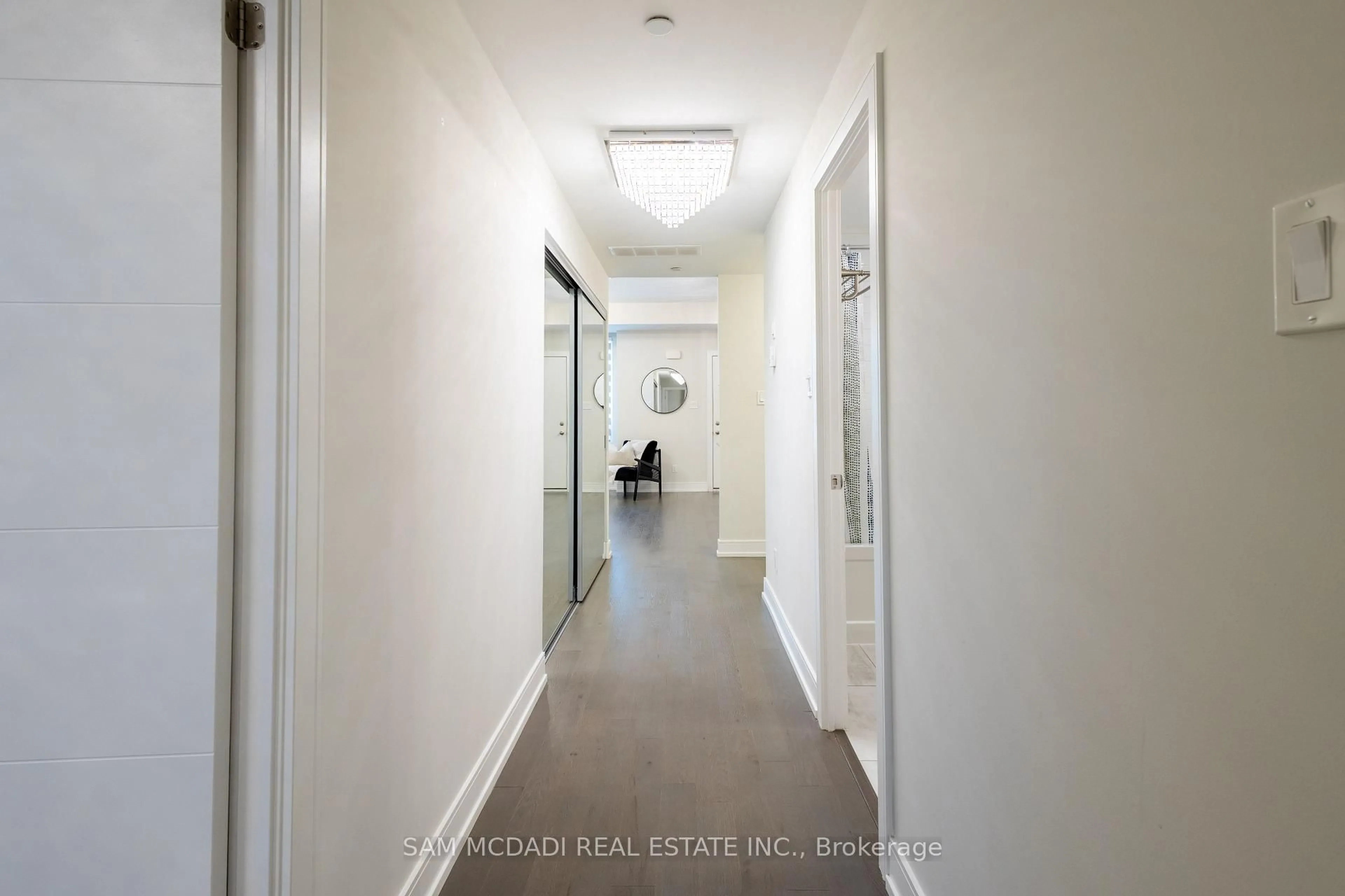 Indoor foyer for 670 Atwater Ave #1, Mississauga Ontario L5G 0B6