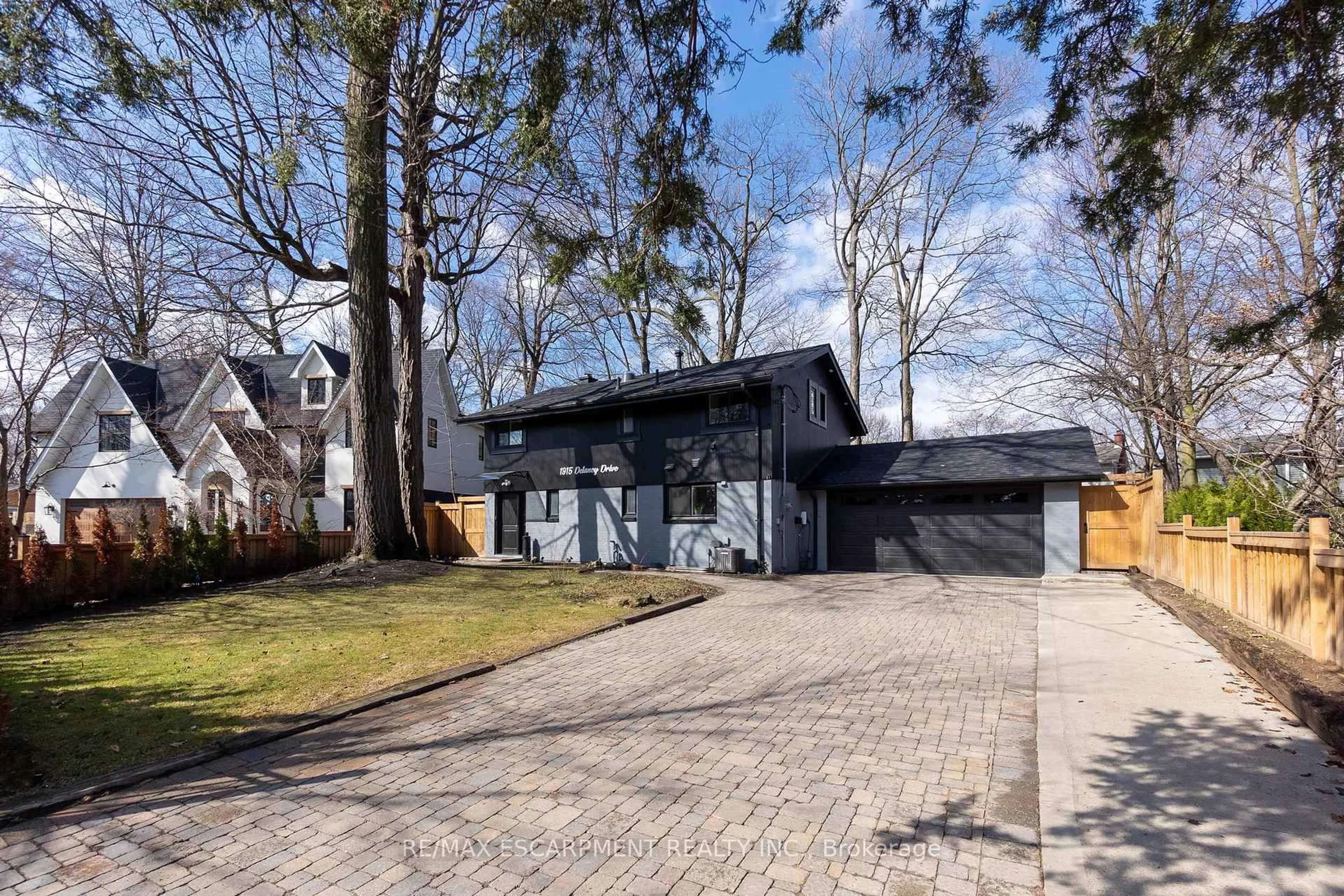 Home with brick exterior material, street for 1915 Delaney Dr, Mississauga Ontario L5J 3L1