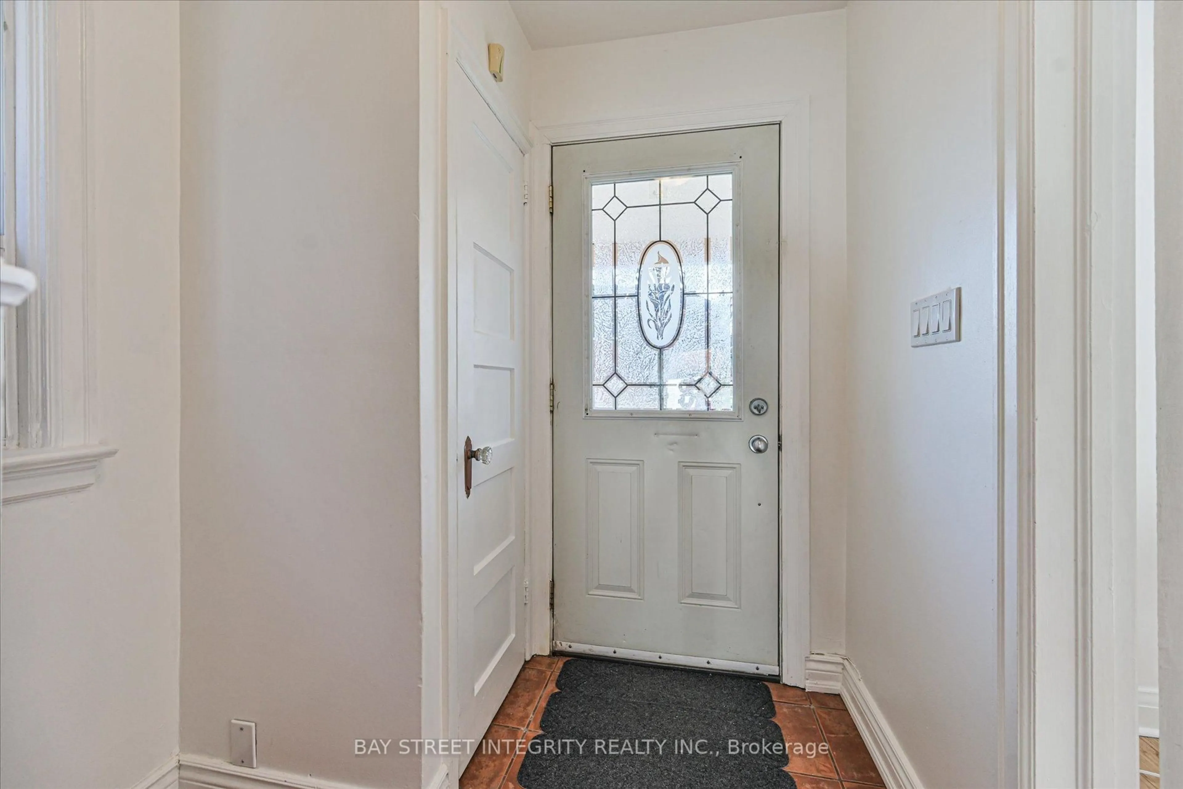 Indoor entryway for 5 Regent St, Toronto Ontario M6N 3N6