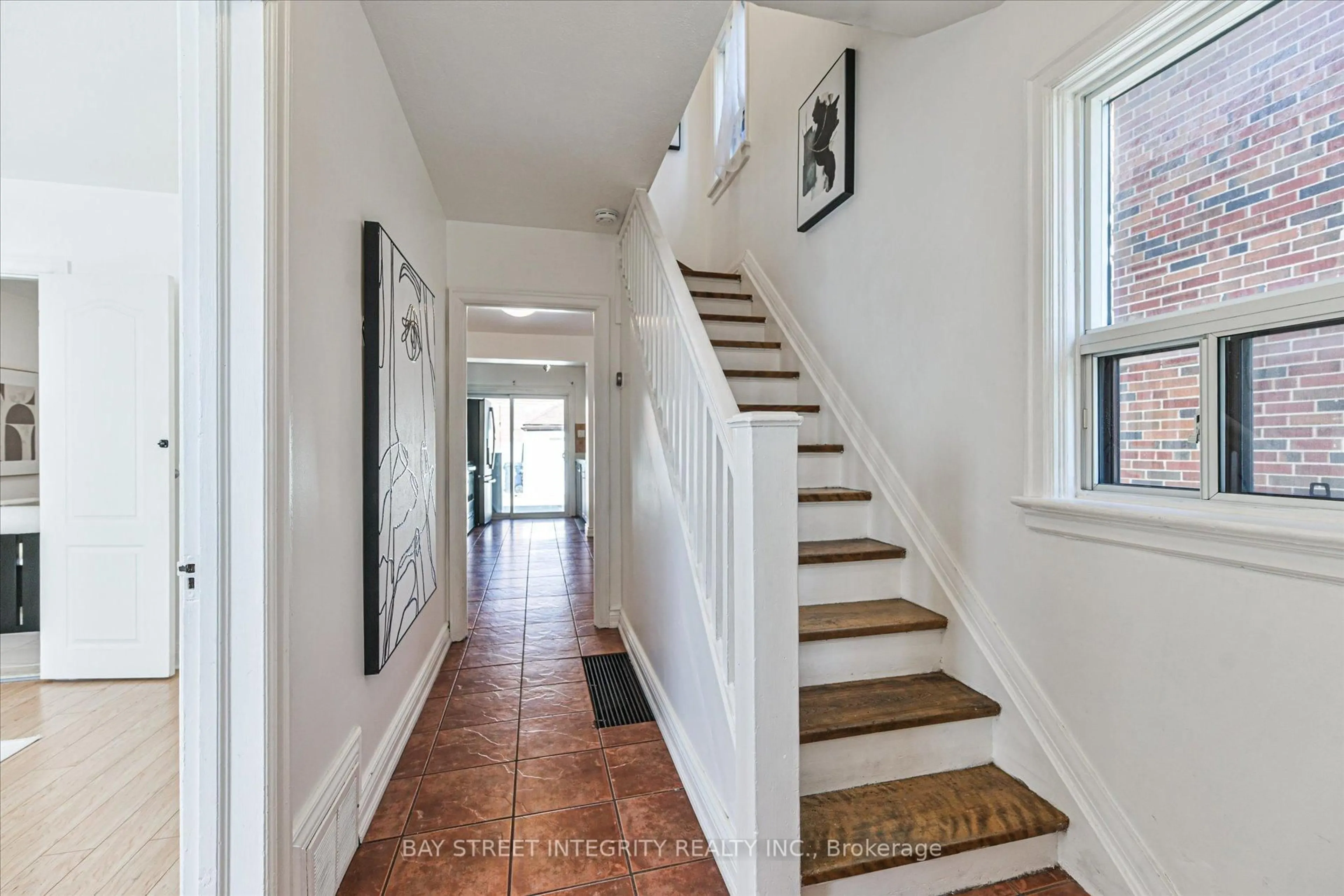 Indoor entryway for 5 Regent St, Toronto Ontario M6N 3N6