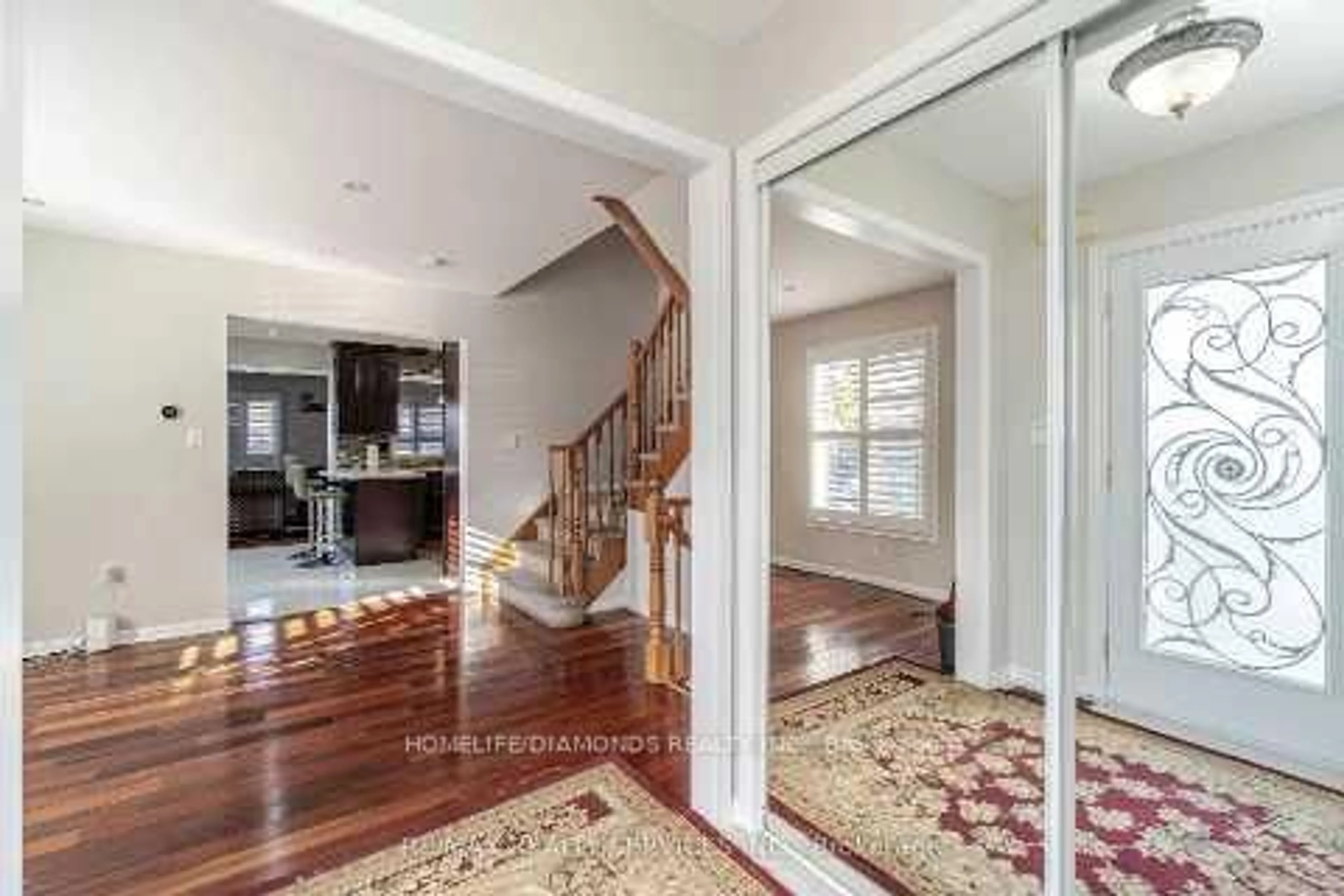 Indoor entryway for 123 OATFIELD Rd, Brampton Ontario L6R 1Y6