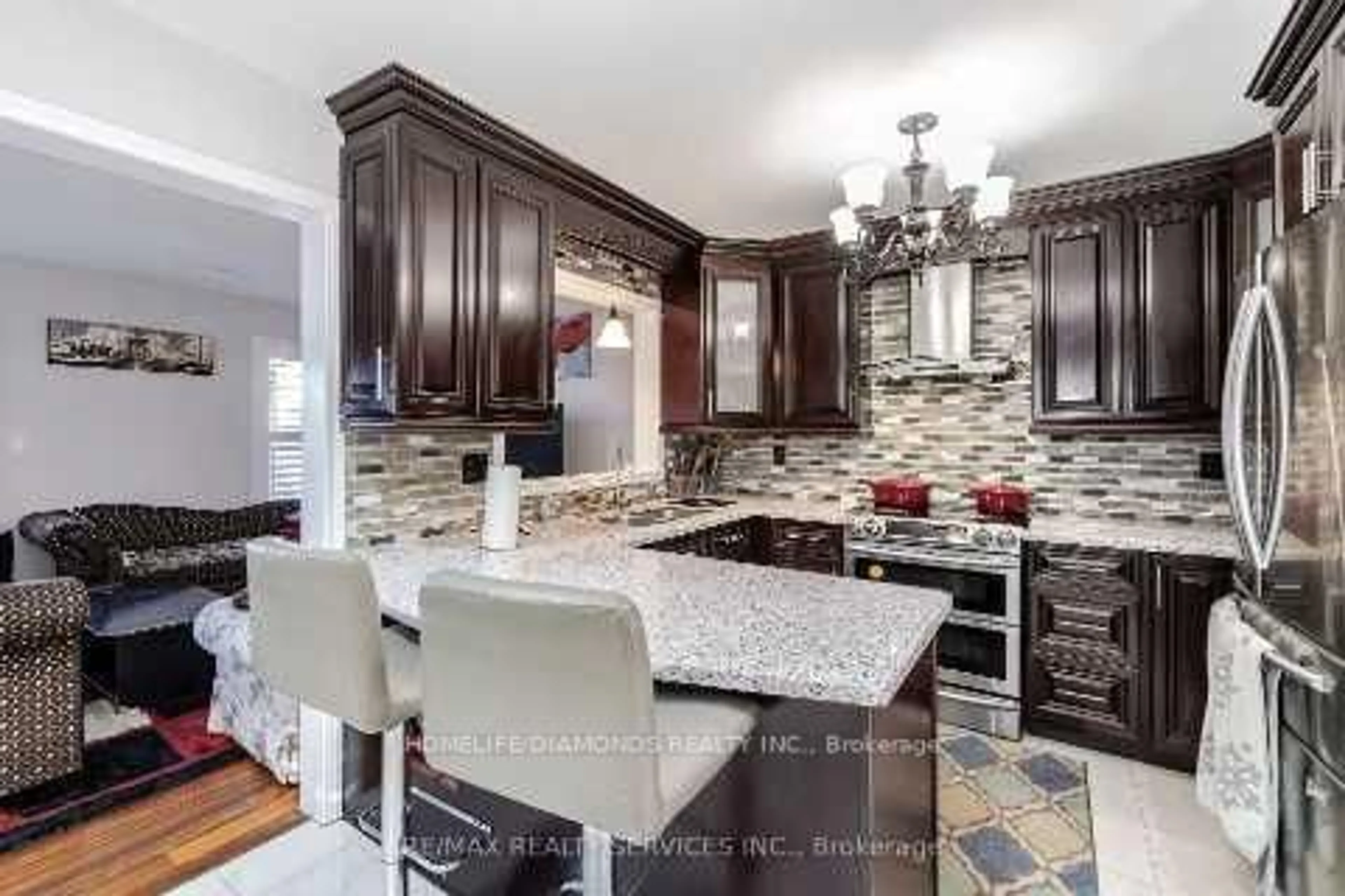 Open concept kitchen, ceramic/tile floor for 123 OATFIELD Rd, Brampton Ontario L6R 1Y6