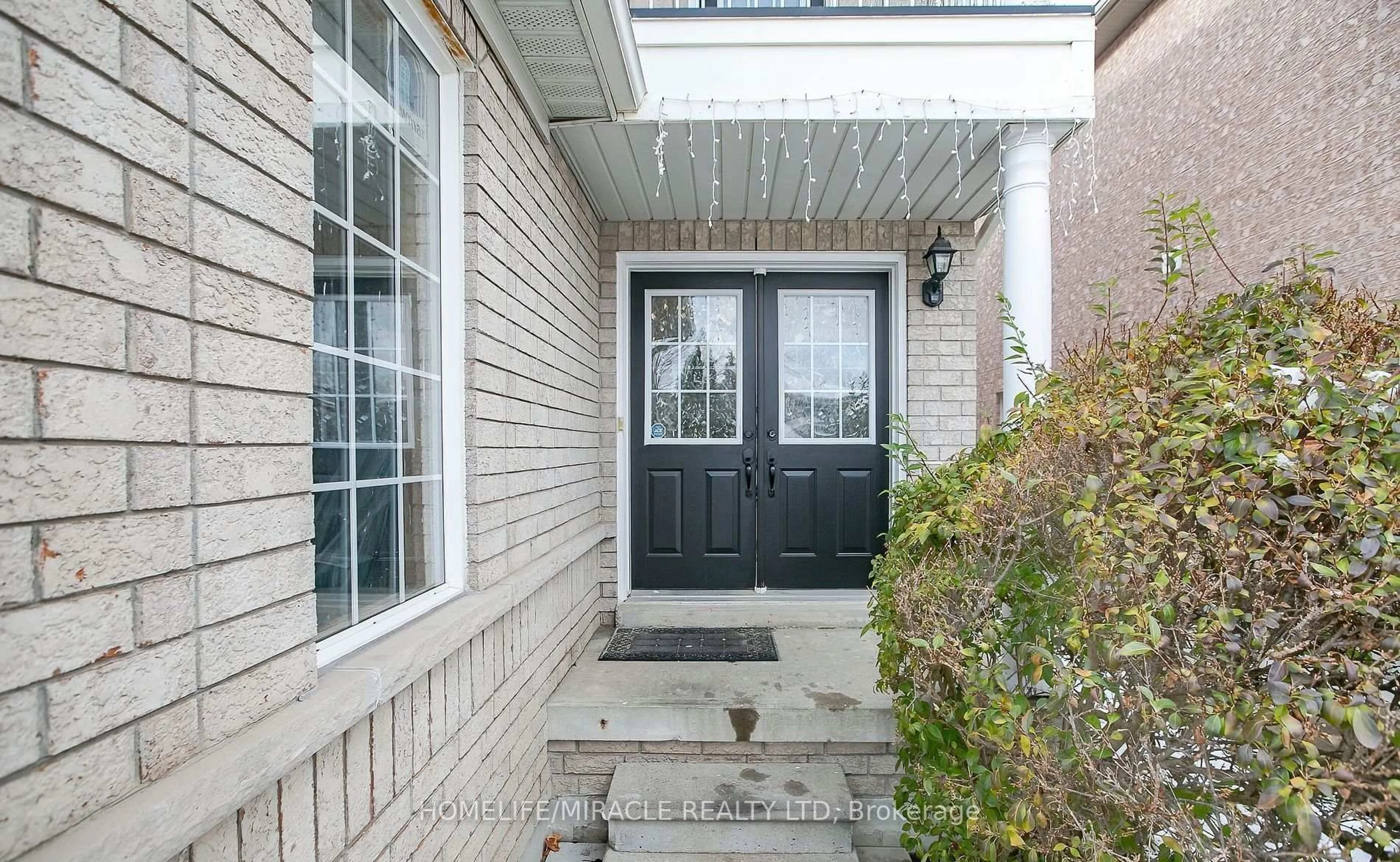 Indoor entryway for 29 Dewridge Crt, Brampton Ontario L6R 3C1