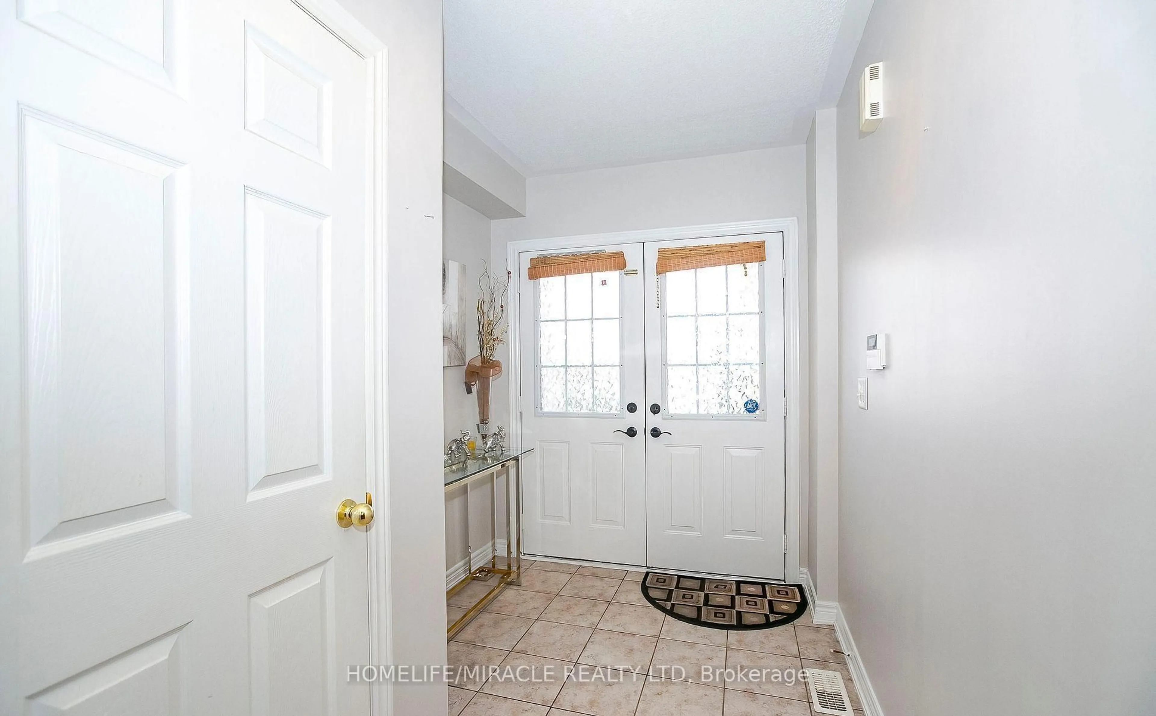 Indoor entryway for 29 Dewridge Crt, Brampton Ontario L6R 3C1