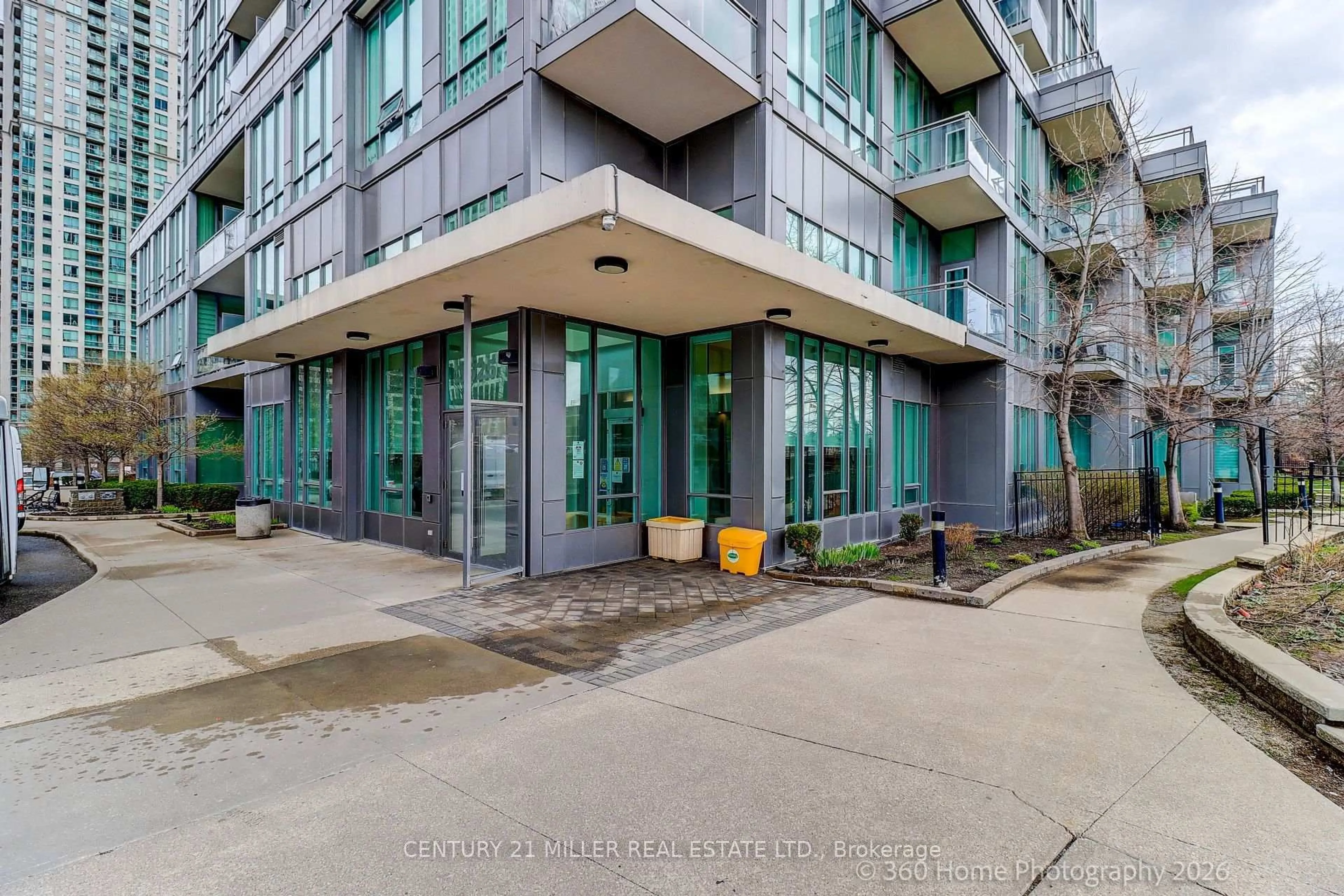 Patio, building for 3525 Kariya Dr #2306, Mississauga Ontario L5B 0C2