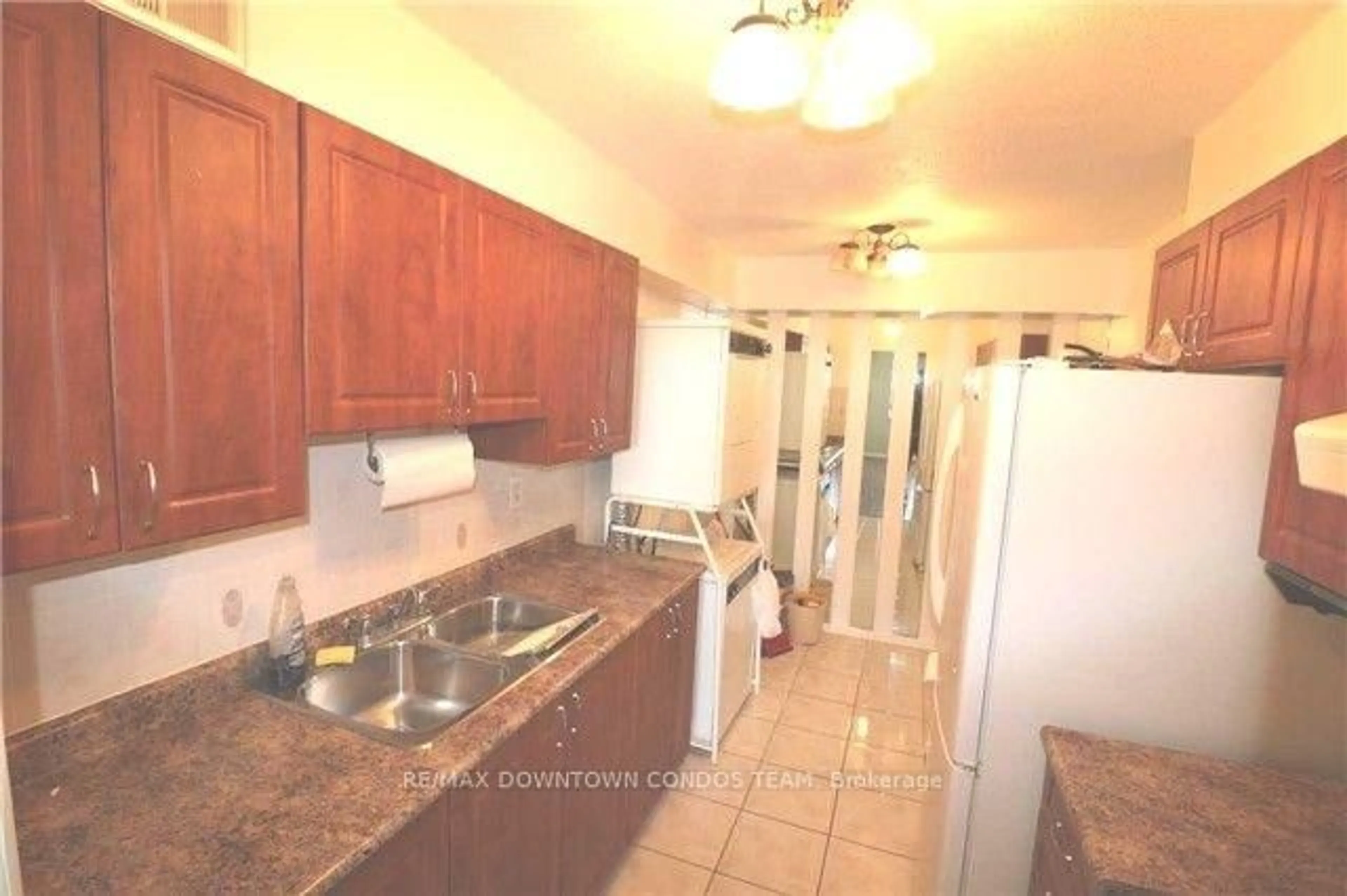 Standard kitchen, ceramic/tile floor for 10 Tobermory Dr #1004, Toronto Ontario M3N 2Y5