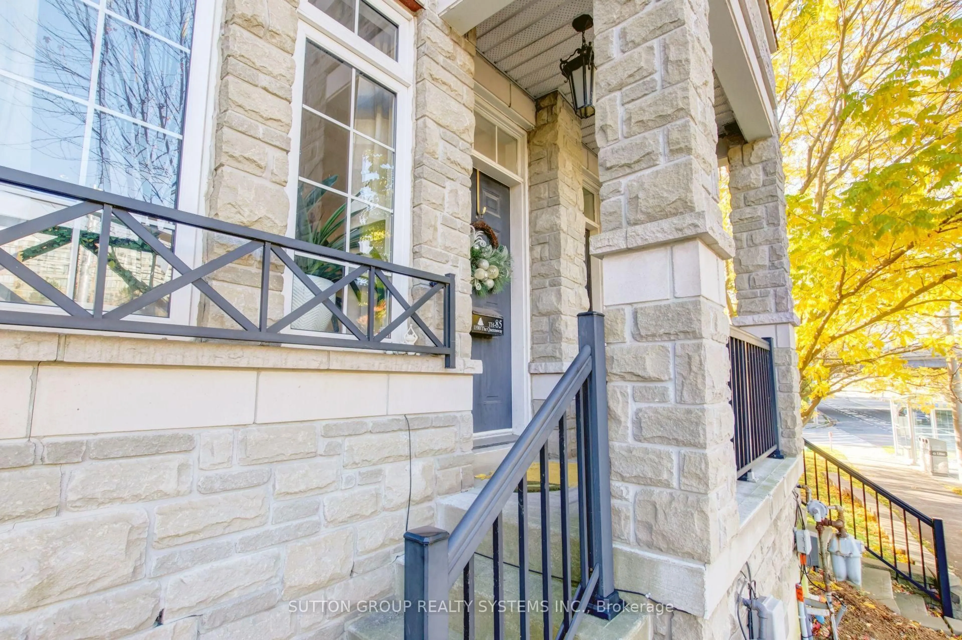 Unknown for 119b The Queensway #85, Toronto Ontario M6S 5B7