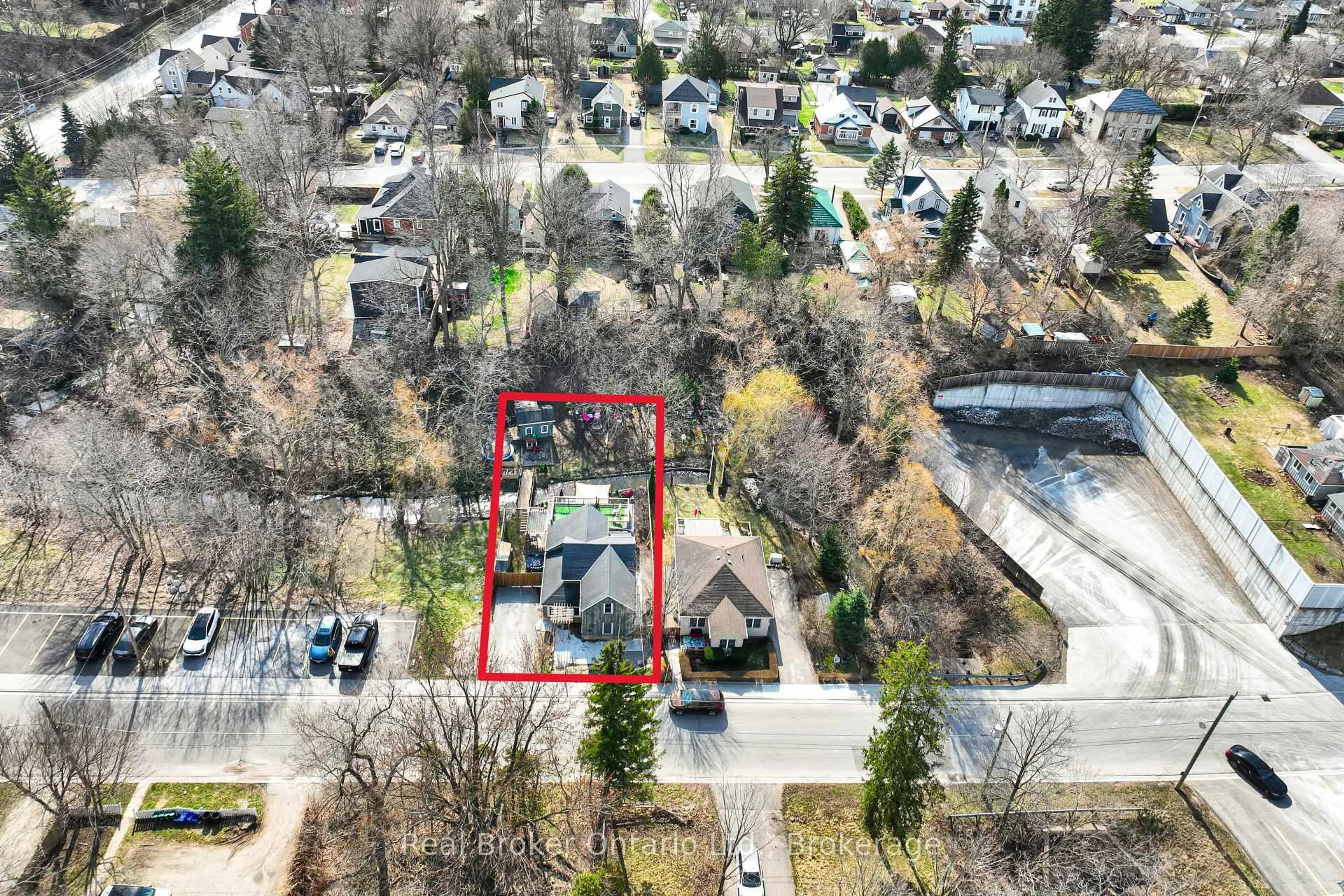 A pic from outside/outdoor area/front of a property/back of a property/a pic from drone, street for 28 Church St, Halton Hills Ontario L7J 1K2