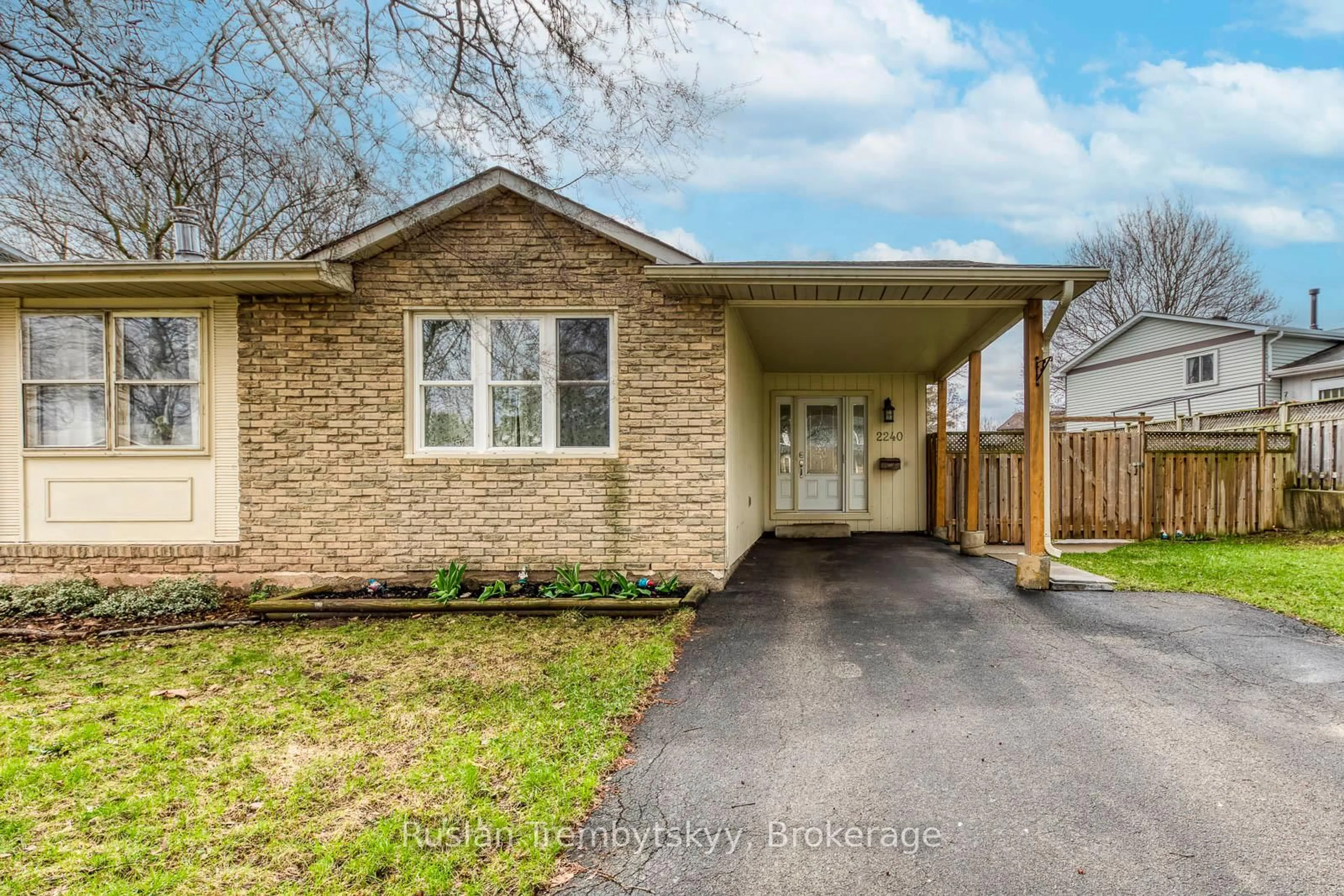 Home with brick exterior material, street for 2240 Manchester Dr, Burlington Ontario L7P 3W2