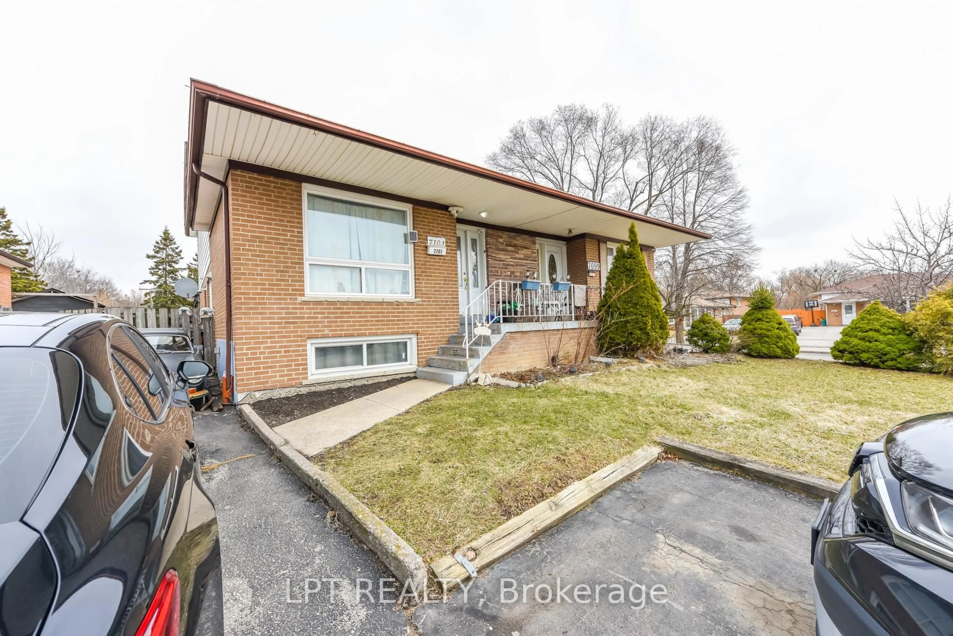Home with brick exterior material, street for 7101 Codlin Ave, Mississauga Ontario L4T 2M3