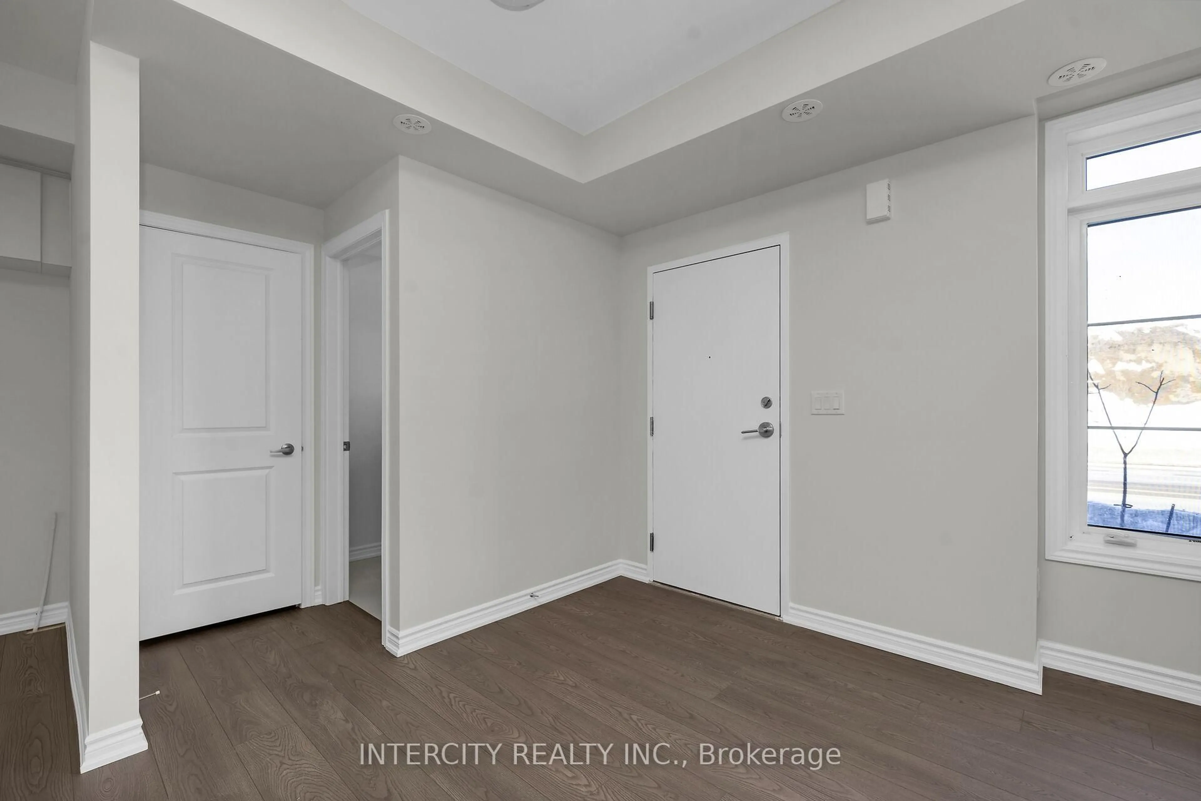 Indoor entryway for 505 Tim Manley Ave #16F, Caledon Ontario L7C 1Z9