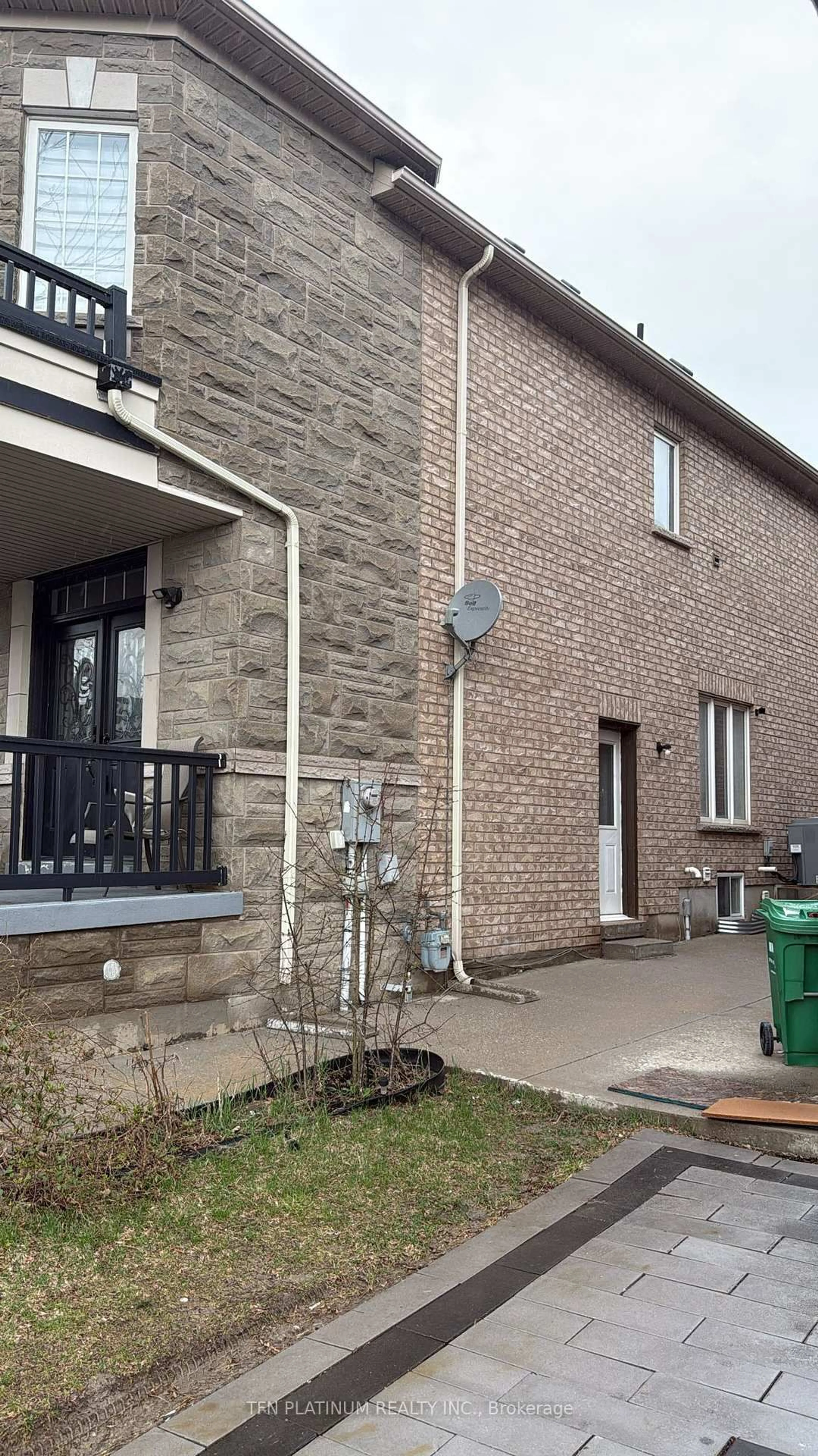 Home with brick exterior material, street for 3 Beckenham Rd, Brampton Ontario L6P 2L7