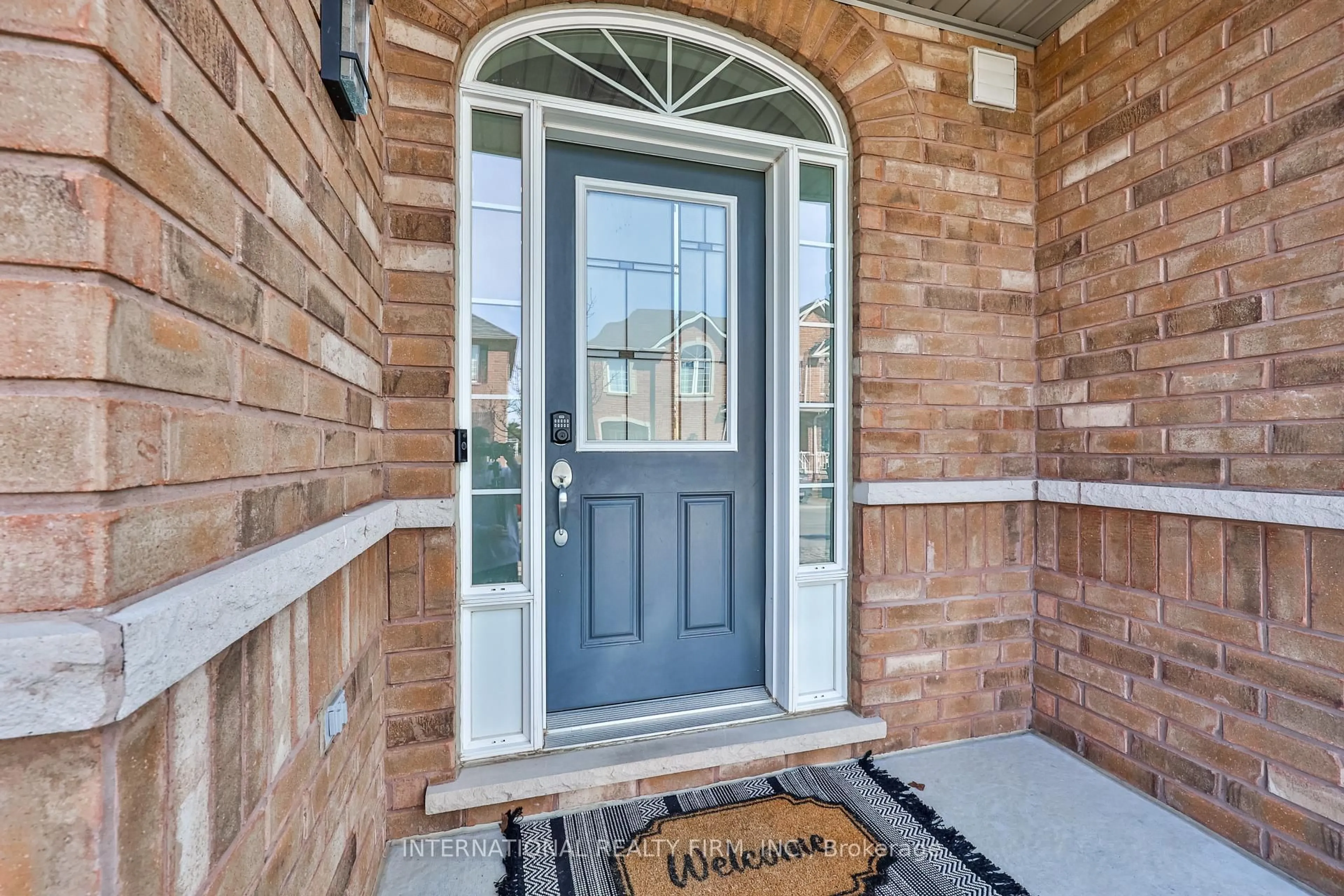 Indoor entryway for 651 Farmstead Dr #40, Milton Ontario L9T 7W2