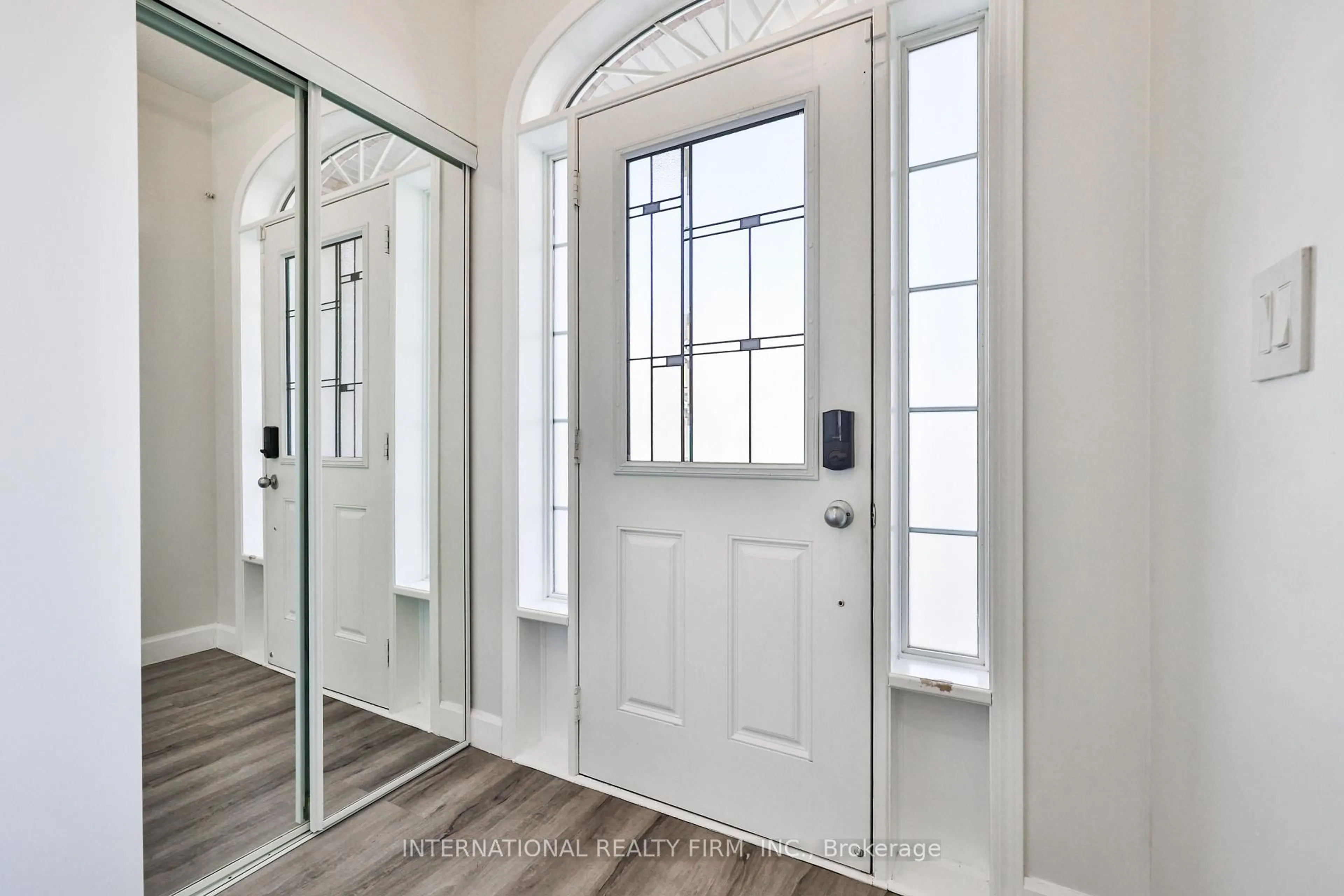 Indoor entryway for 651 Farmstead Dr #40, Milton Ontario L9T 7W2