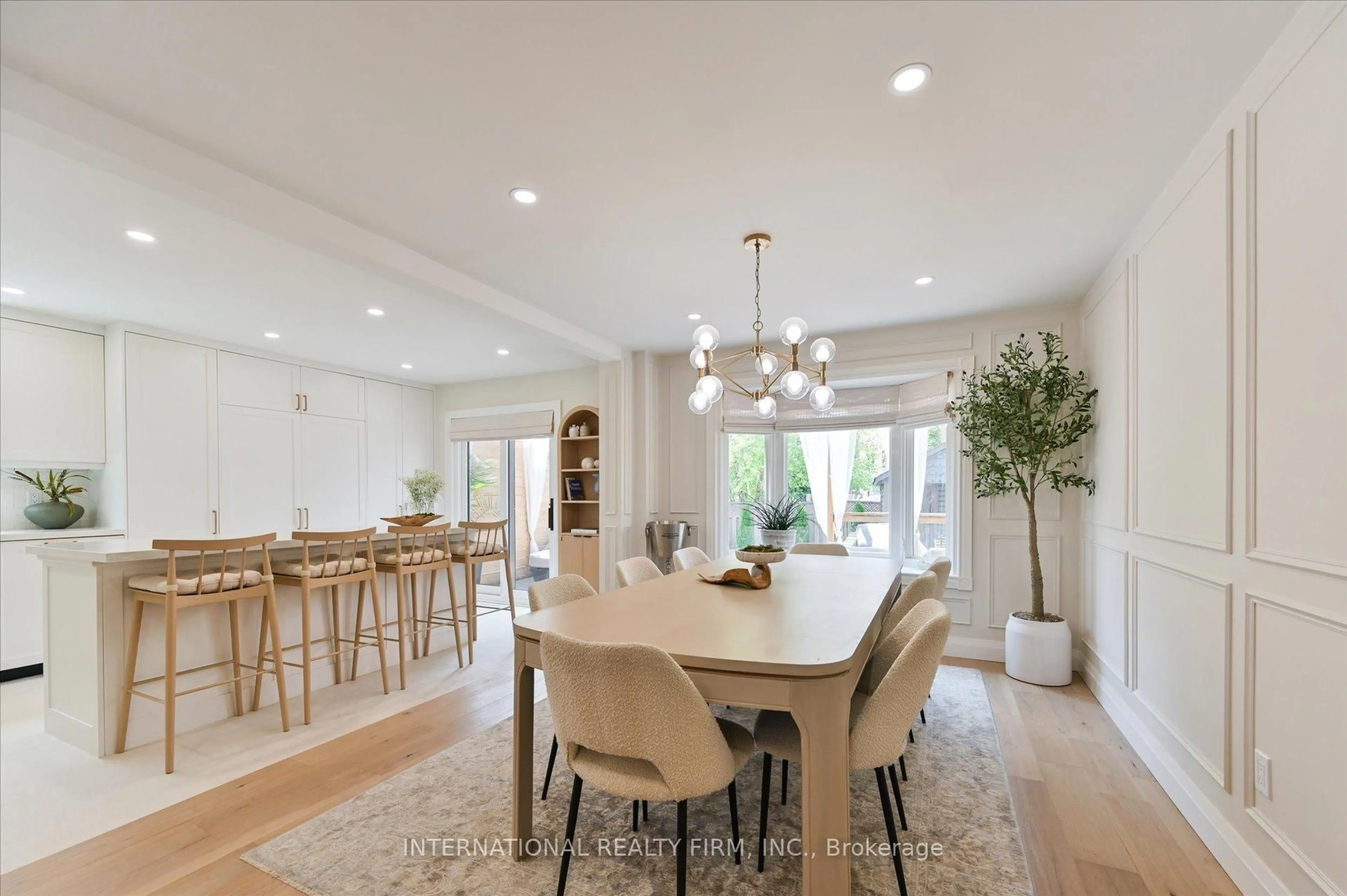 Dining room, wood/laminate floor for 7337 Sandhurst Dr, Mississauga Ontario L5N 7G7