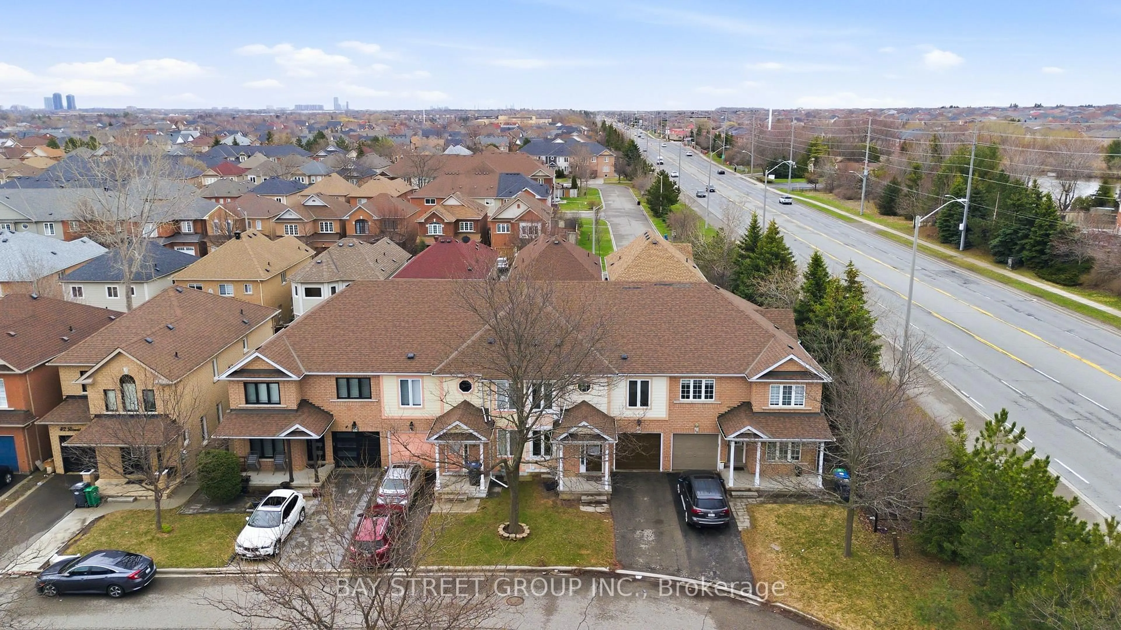 A pic from outside/outdoor area/front of a property/back of a property/a pic from drone, street for 48 HEARTLEAF Cres, Brampton Ontario L7A 2B7