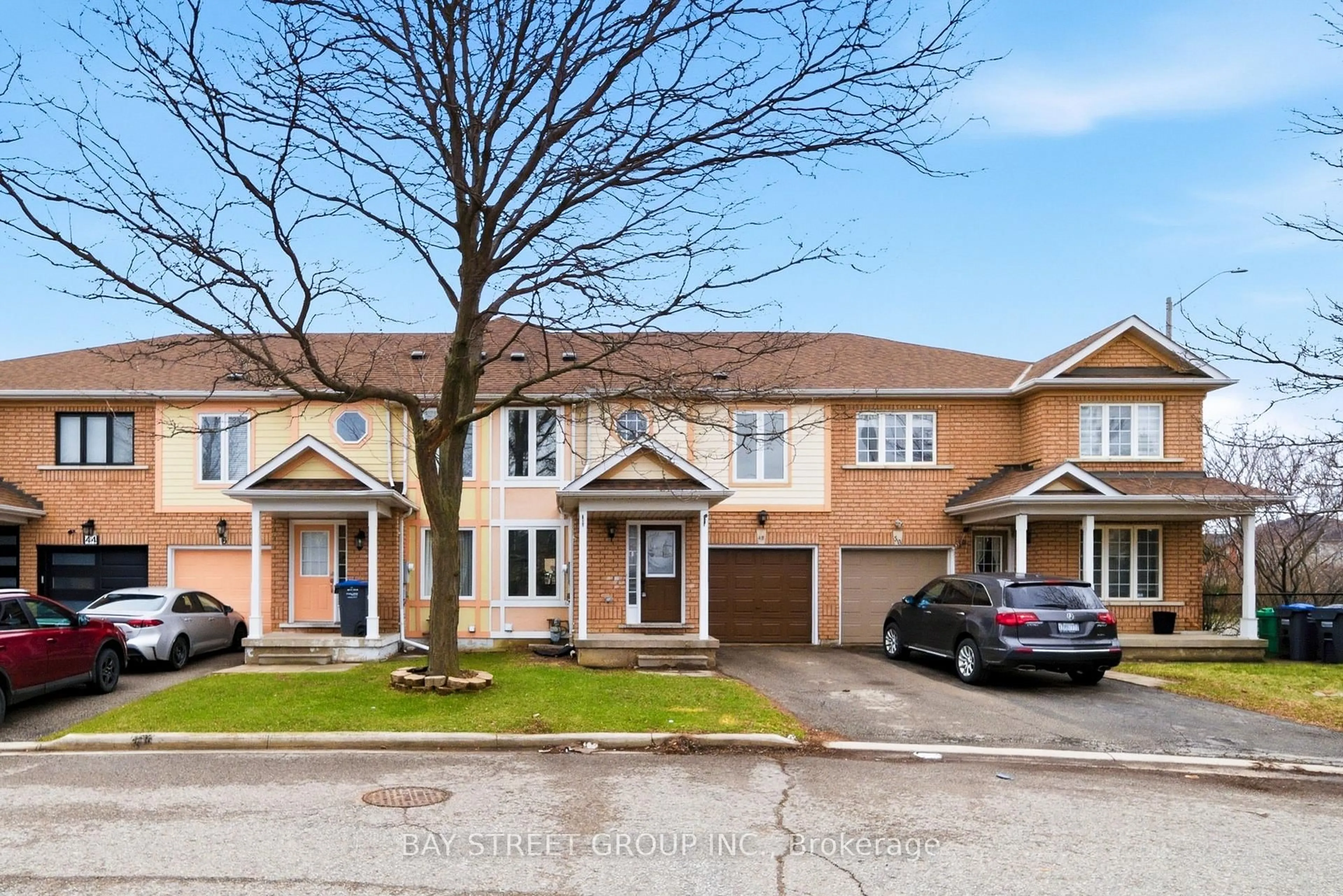 A pic from outside/outdoor area/front of a property/back of a property/a pic from drone, street for 48 HEARTLEAF Cres, Brampton Ontario L7A 2B7