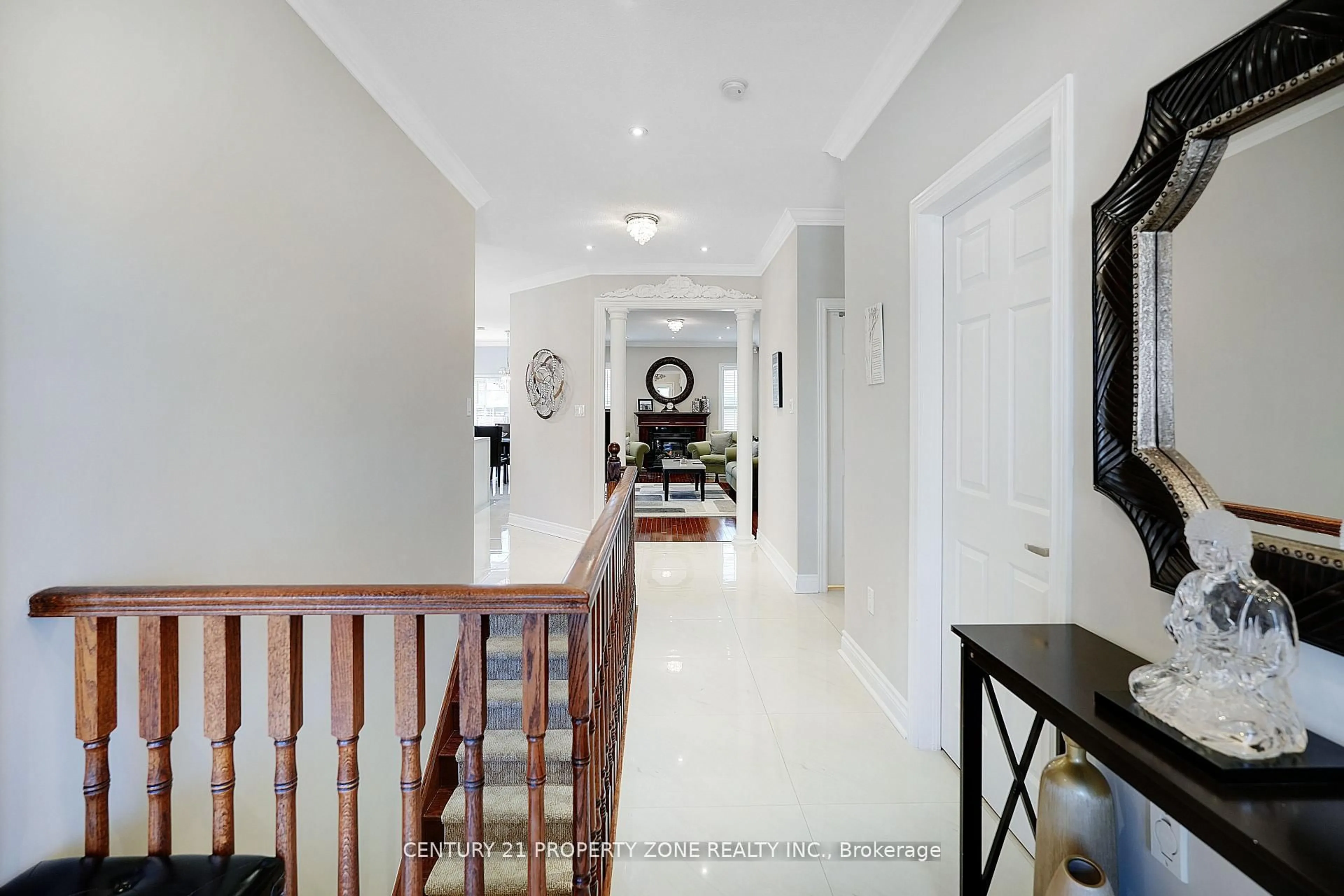 Indoor foyer for 38 Castlegate Blvd, Brampton Ontario L6P 2L3