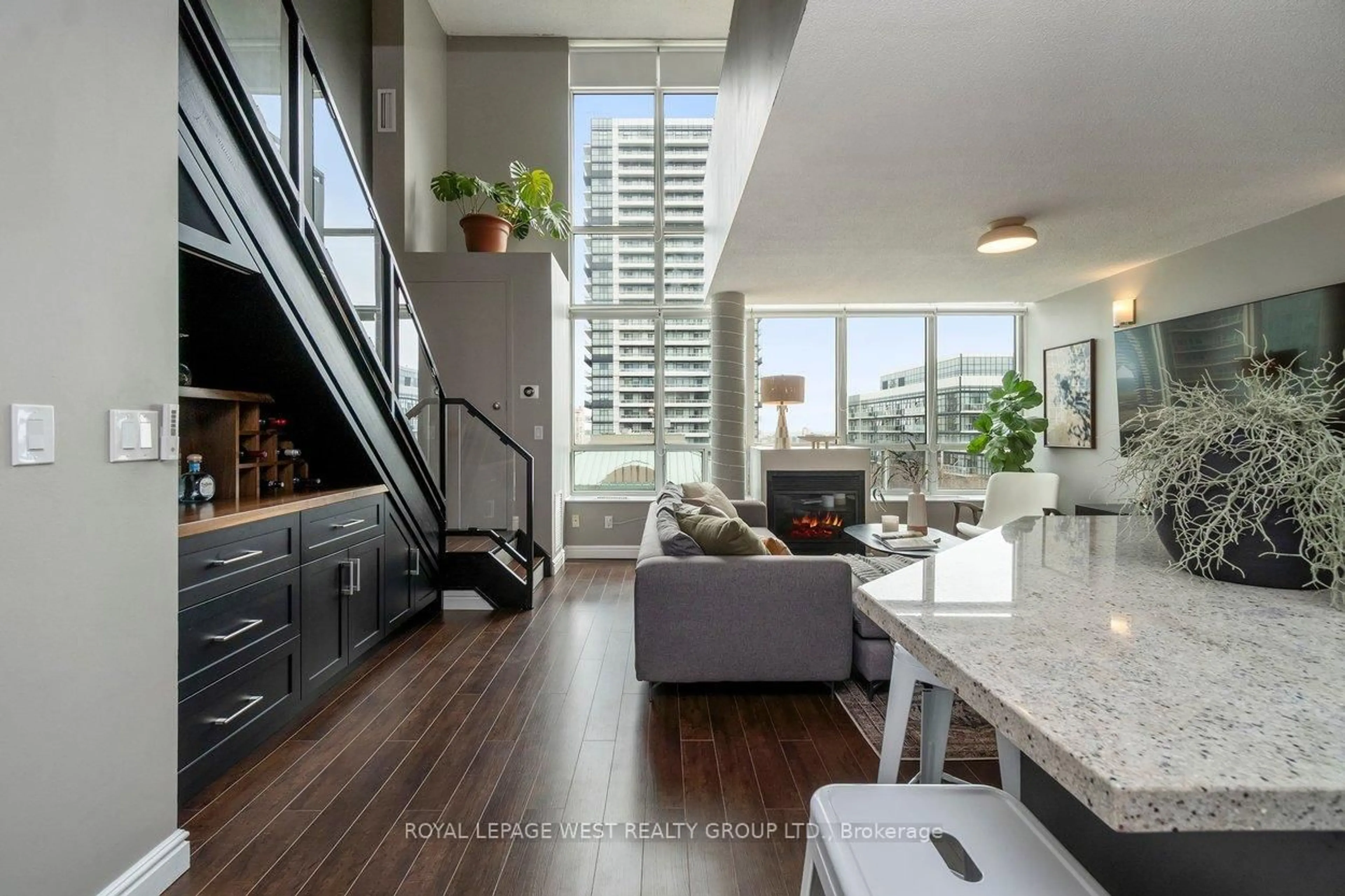 Unknown for 250 Manitoba St #630, Toronto Ontario M8Y 4G8