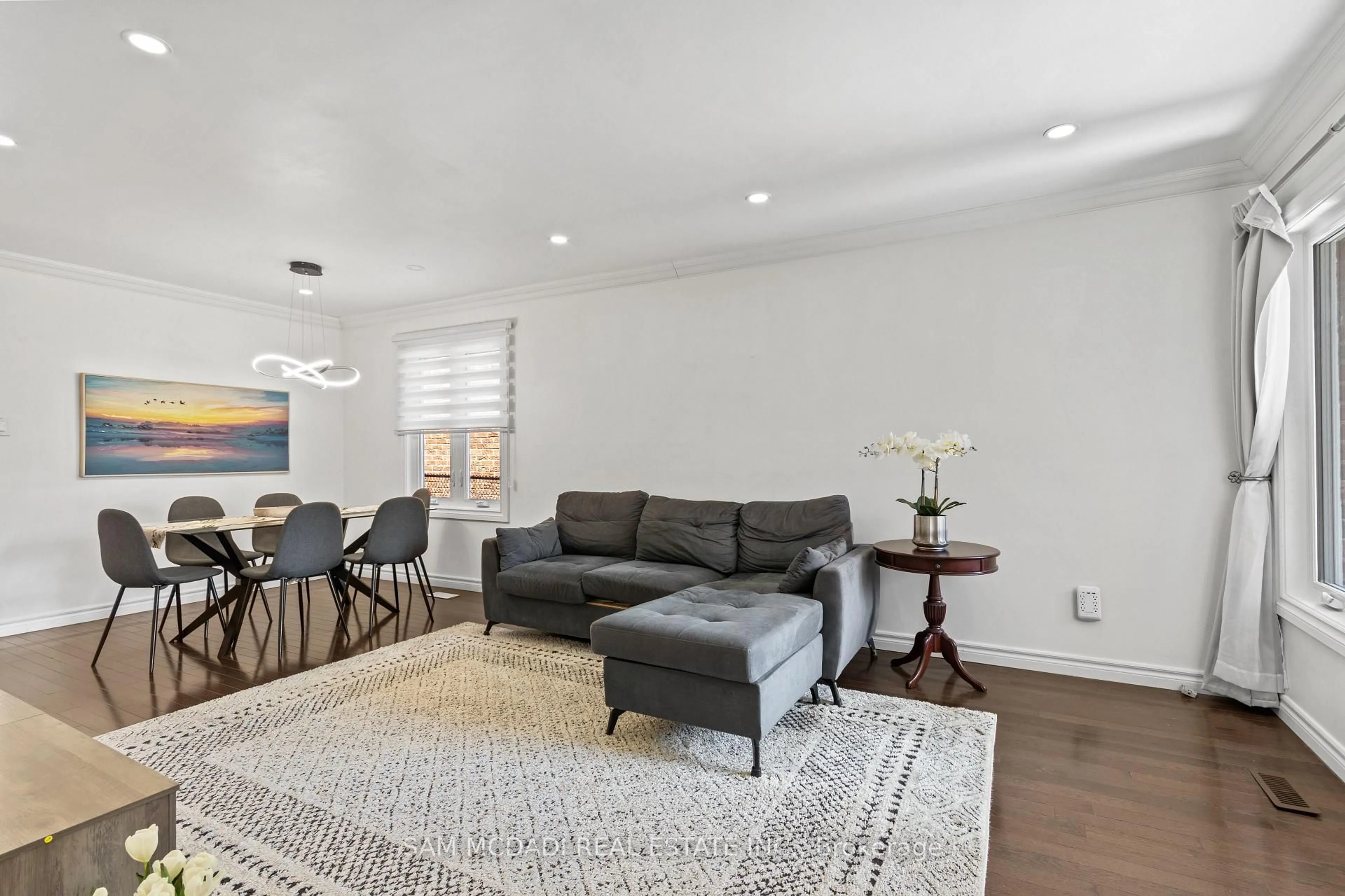 Living room with furniture, unknown for 6282 Camgreen Circ, Mississauga Ontario L5N 4M6