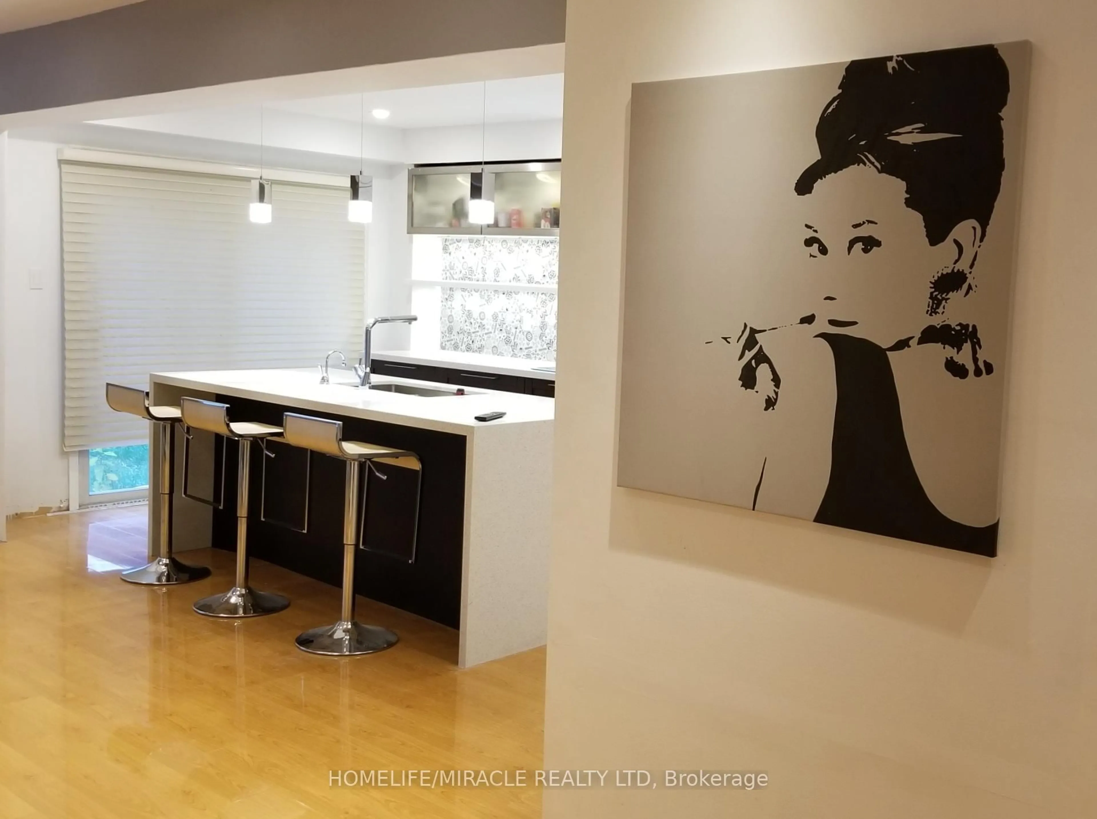 Contemporary kitchen, unknown for 487 Wallenberg Cres, Mississauga Ontario L5B 3M2