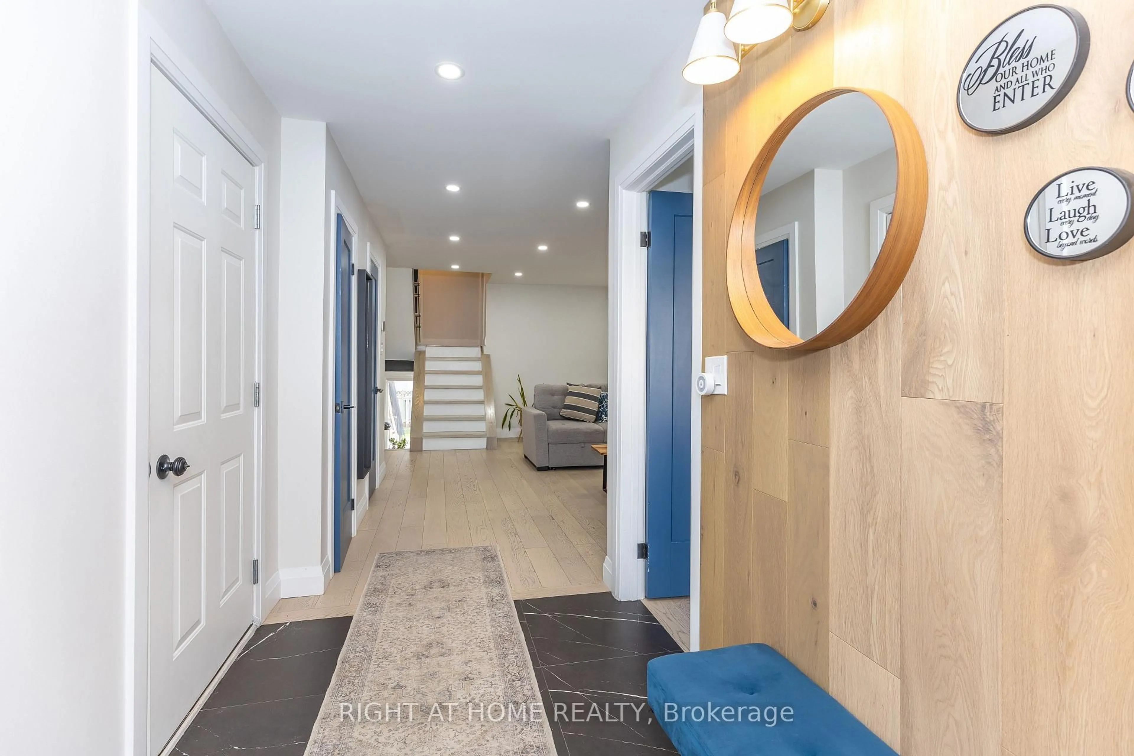 Indoor entryway for 3512 Toffee St, Burlington Ontario L7M 3G3