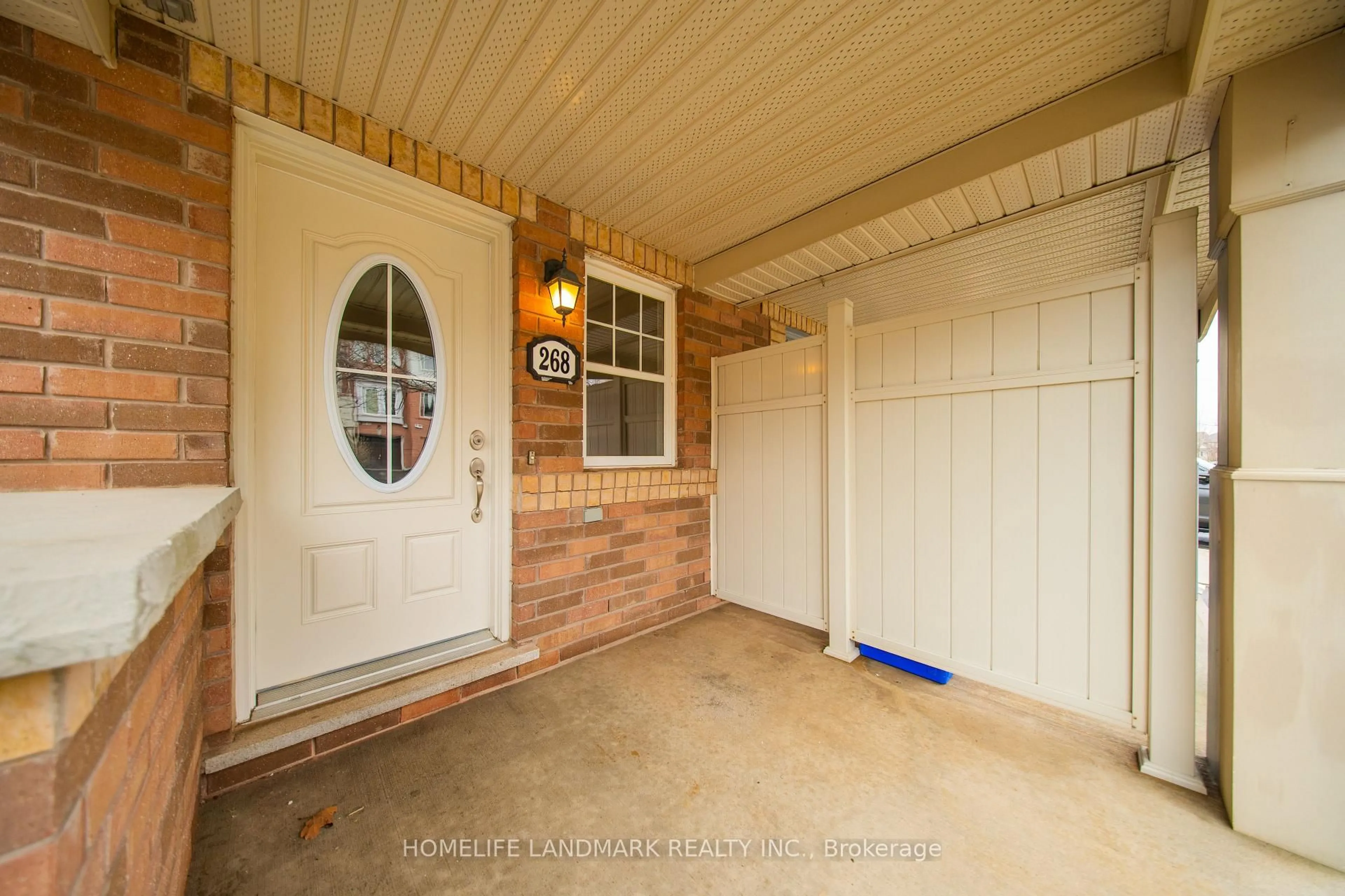 Indoor entryway for 268 Wetenhall Landing, Milton Ontario L9T 7B7