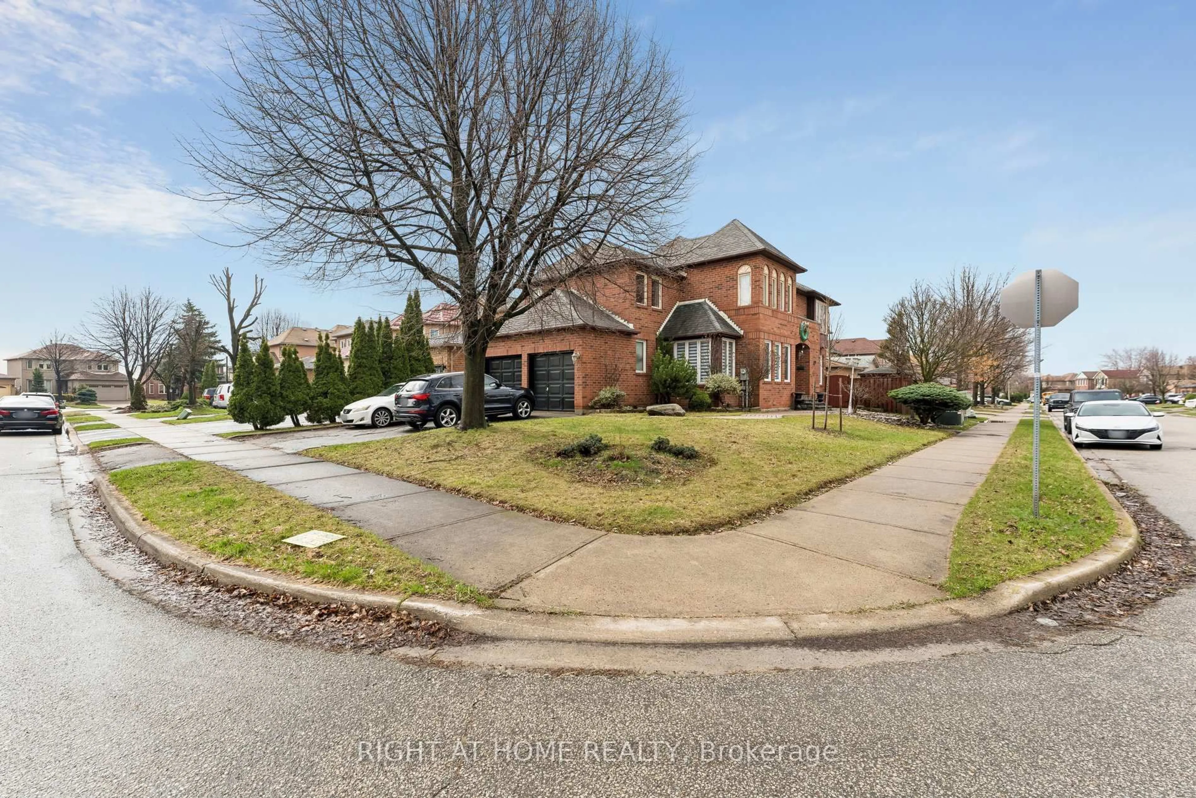 Home with brick exterior material, street for 39 Banner Rd, Brampton Ontario L6X 4K8