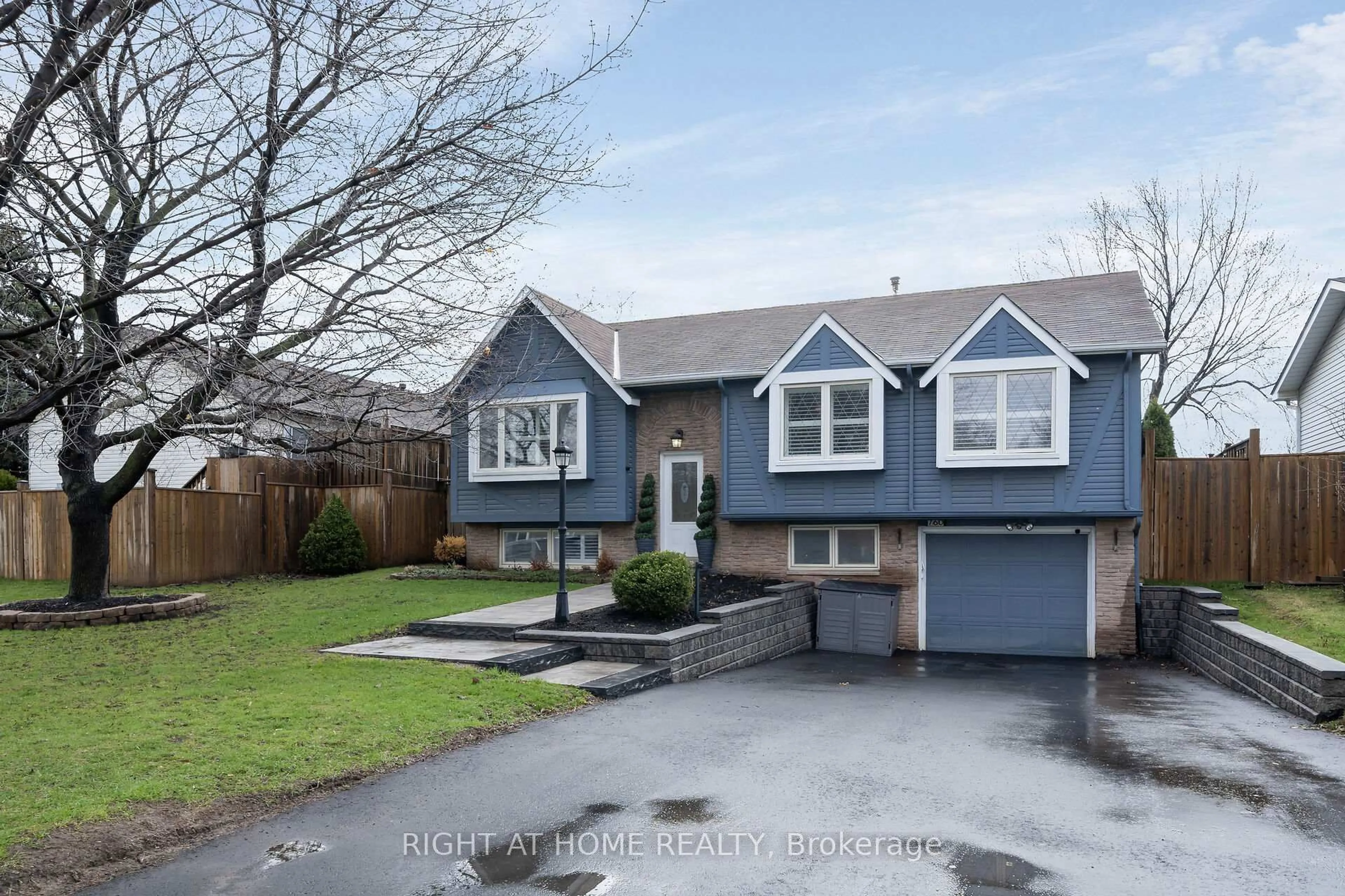 Home with vinyl exterior material, street for 760 WILLOW Ave, Milton Ontario L9T 3E6