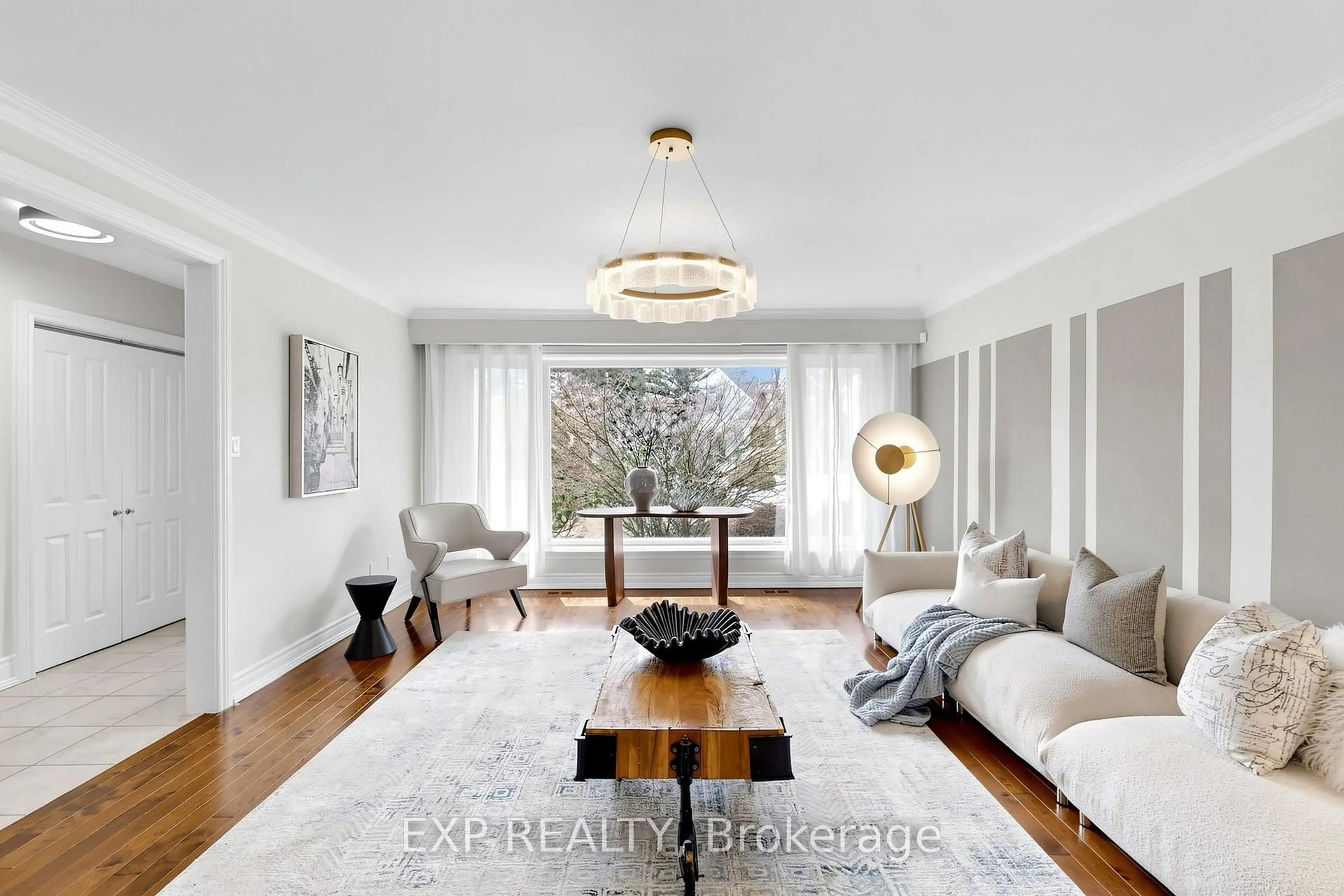 Living room with furniture, unknown for 261 Pinehurst Dr, Oakville Ontario L6J 4X2