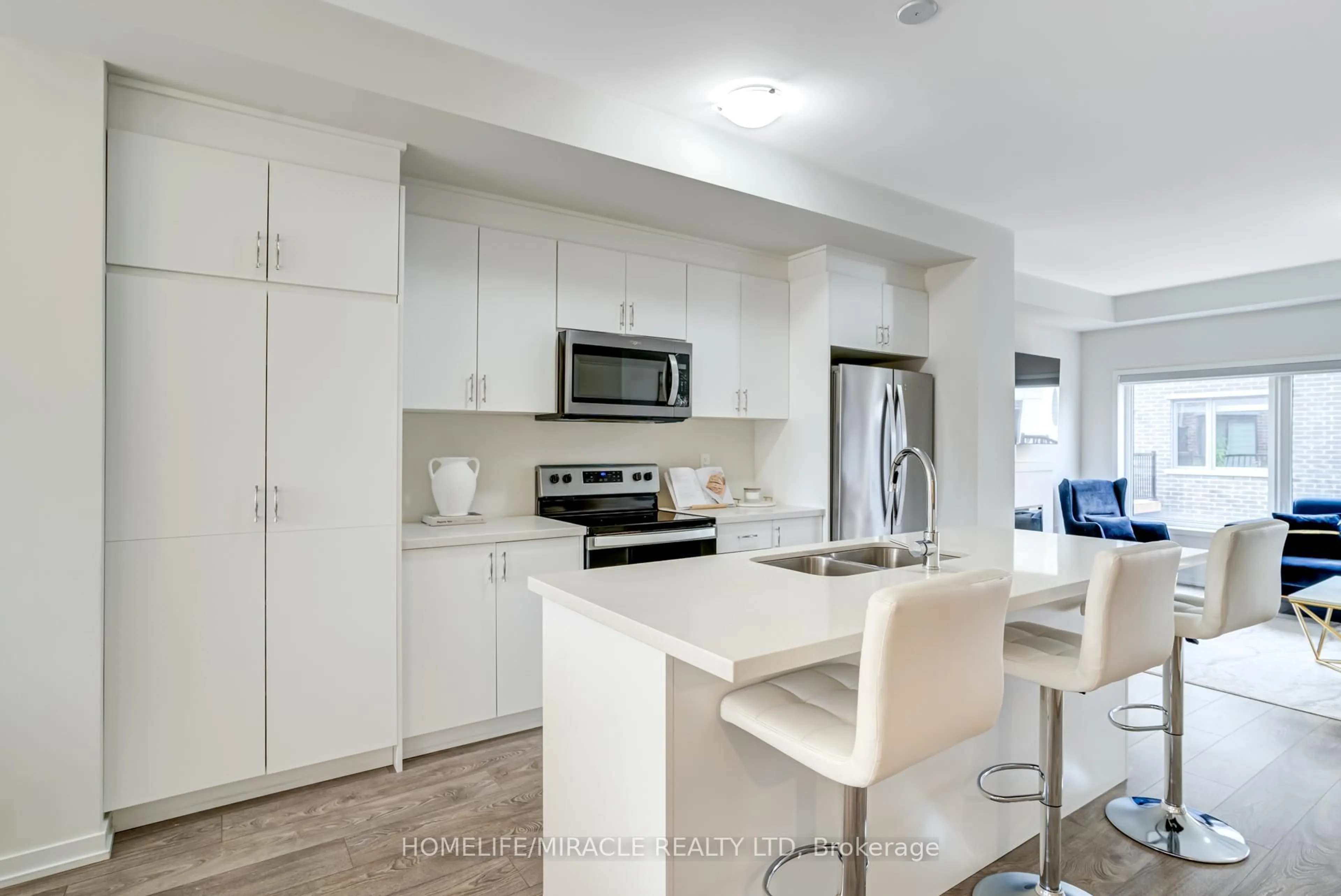Open concept kitchen, unknown for 18 Queensland Cres, Caledon Ontario L7E 2E1