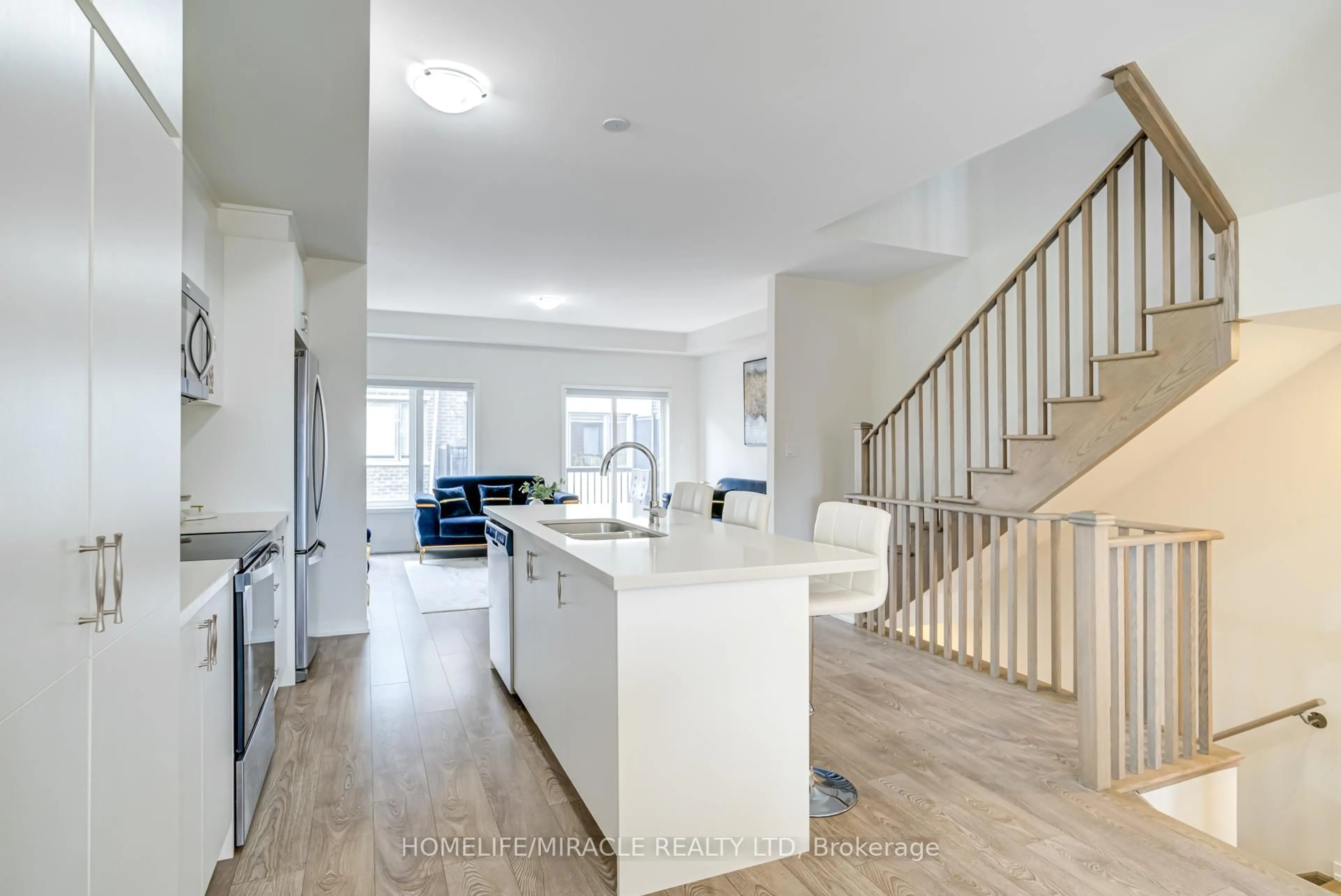 Open concept kitchen, unknown for 18 Queensland Cres, Caledon Ontario L7E 2E1