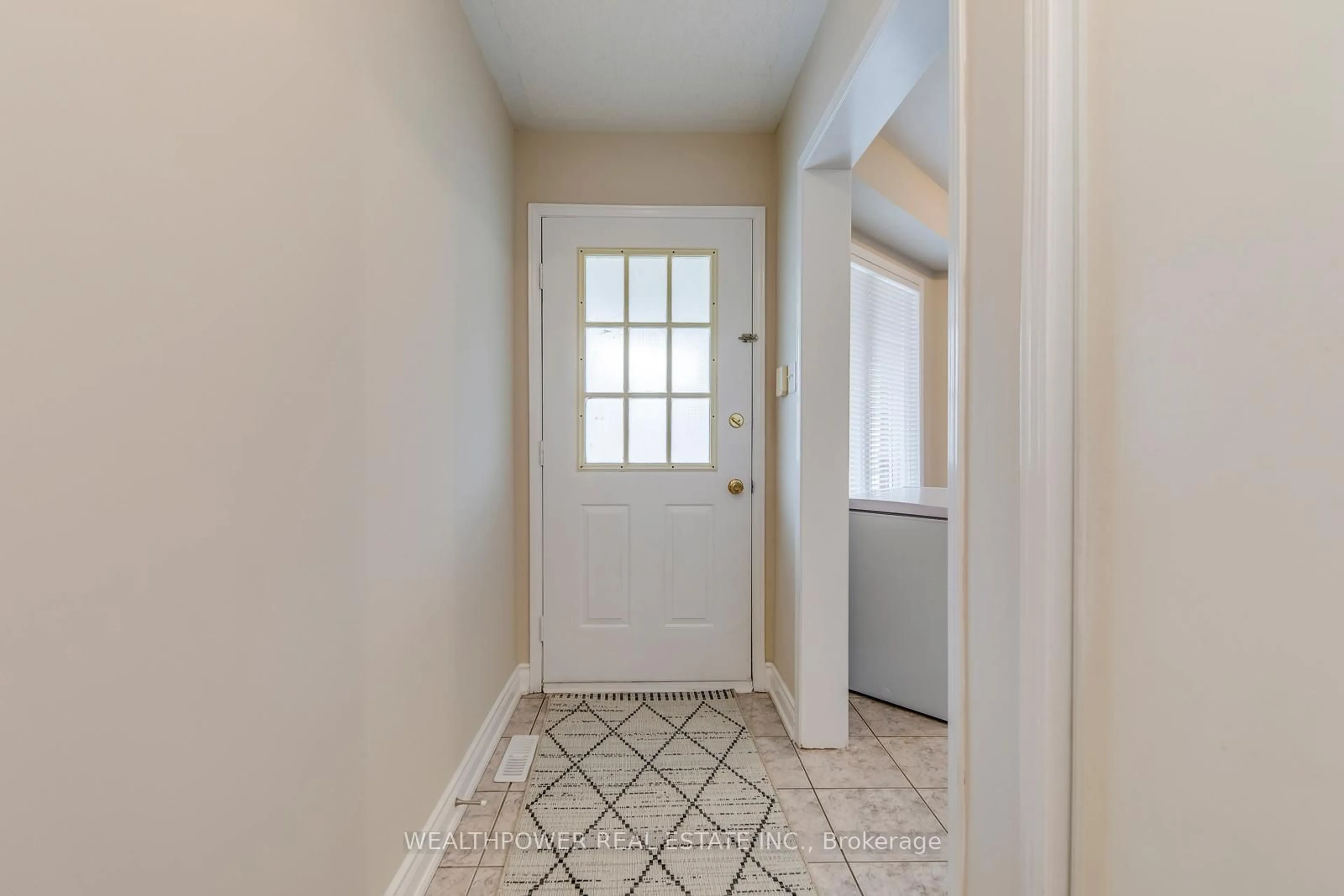 Indoor entryway for 5320 Bushelgrove Circ, Mississauga Ontario L5M 6C6