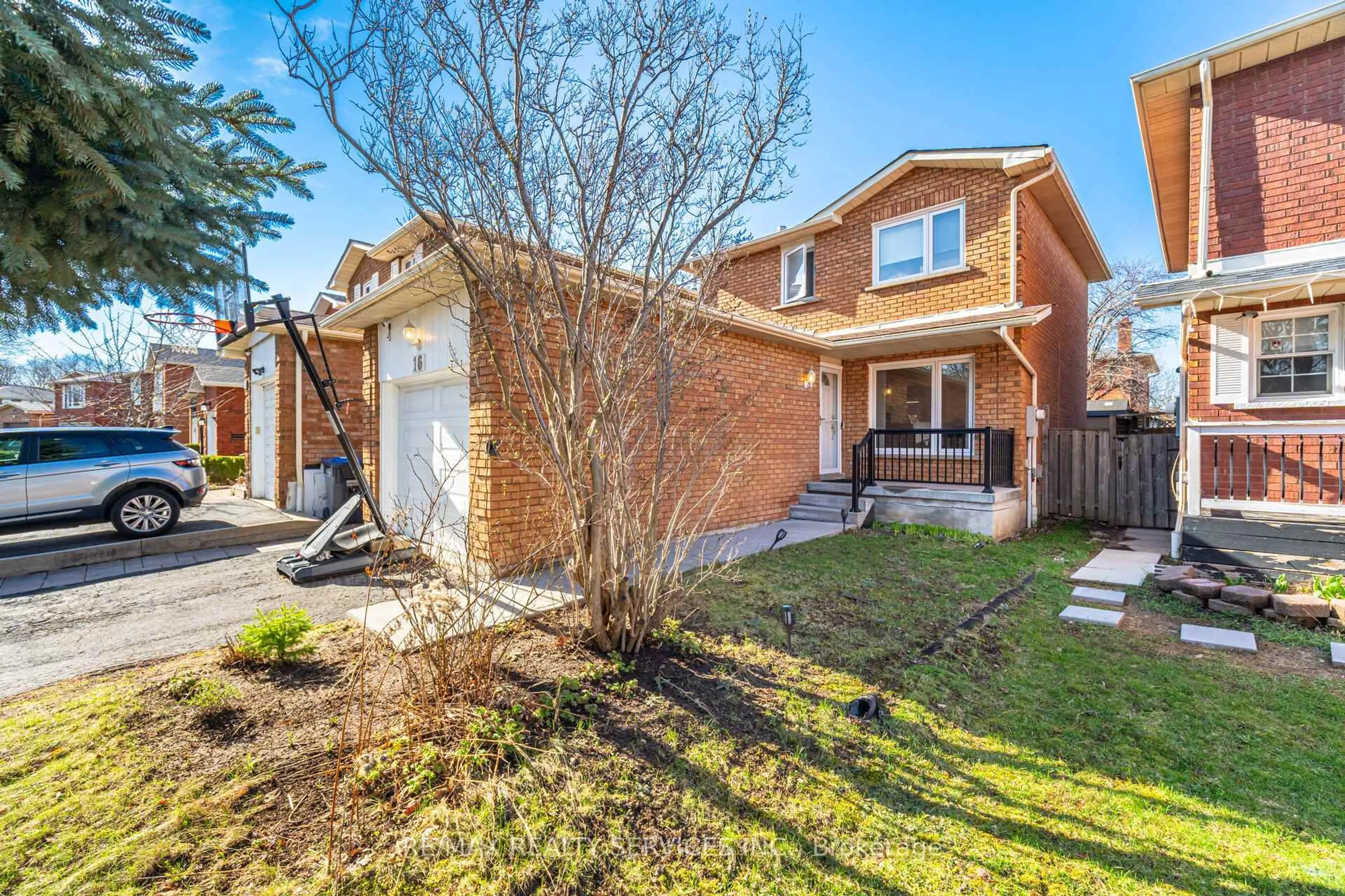 Home with brick exterior material, street for 16 Langholm Crt, Brampton Ontario L6Z 2Y1