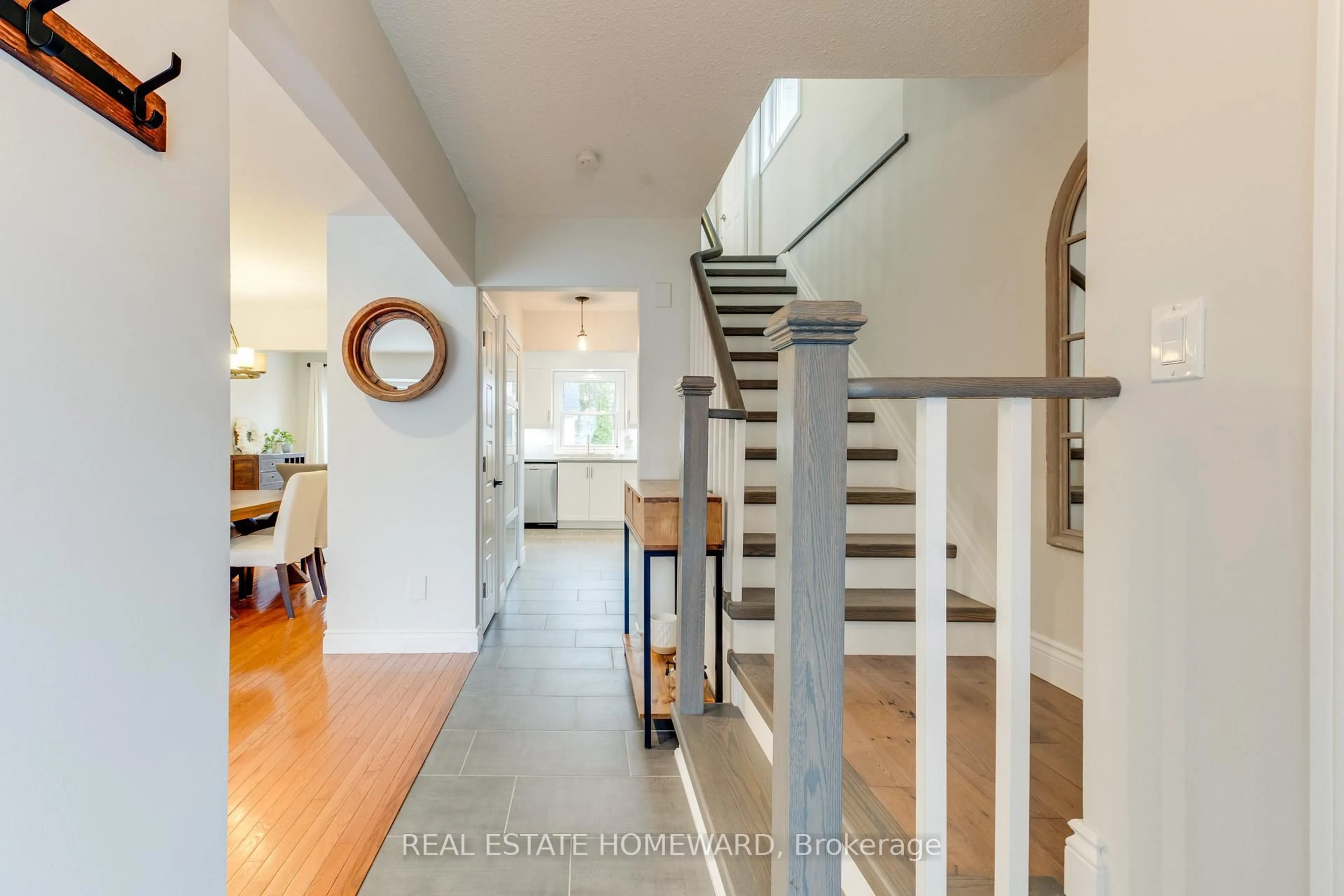 Indoor entryway for 3381 Masthead Cres, Mississauga Ontario L5L 1G9