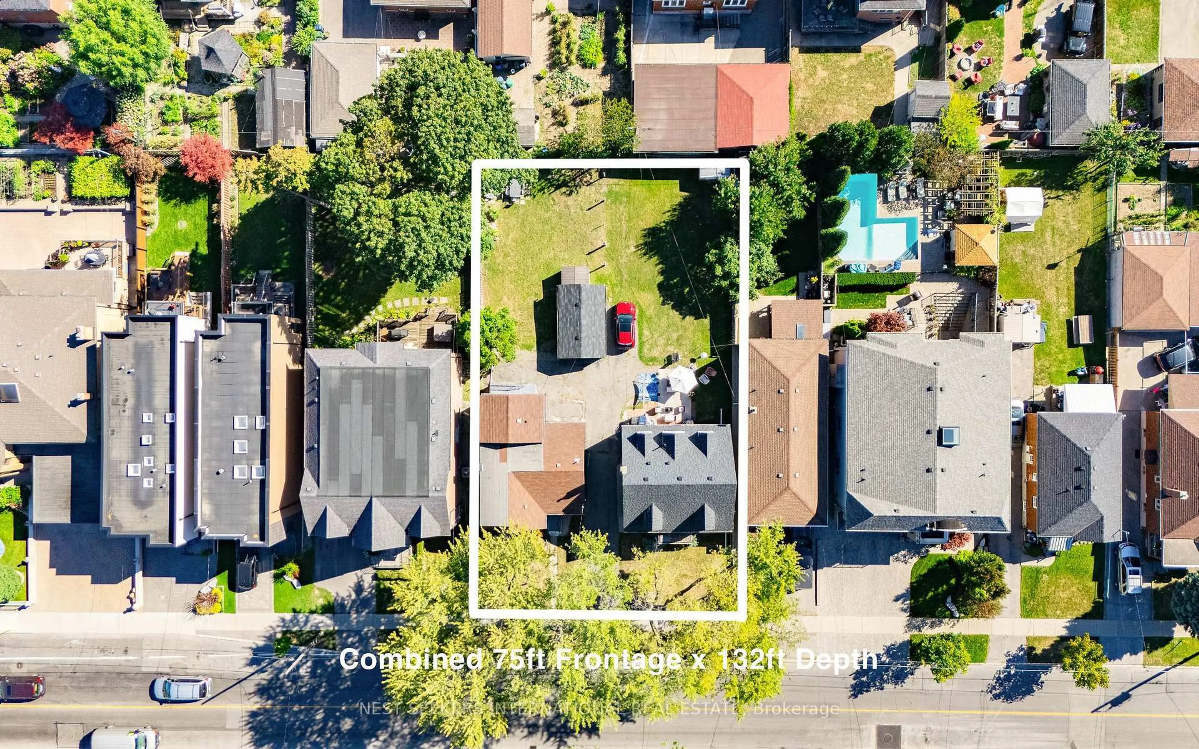 A pic from outside/outdoor area/front of a property/back of a property/a pic from drone, street for 905 Glencairn Ave, Toronto Ontario M6B 2A6