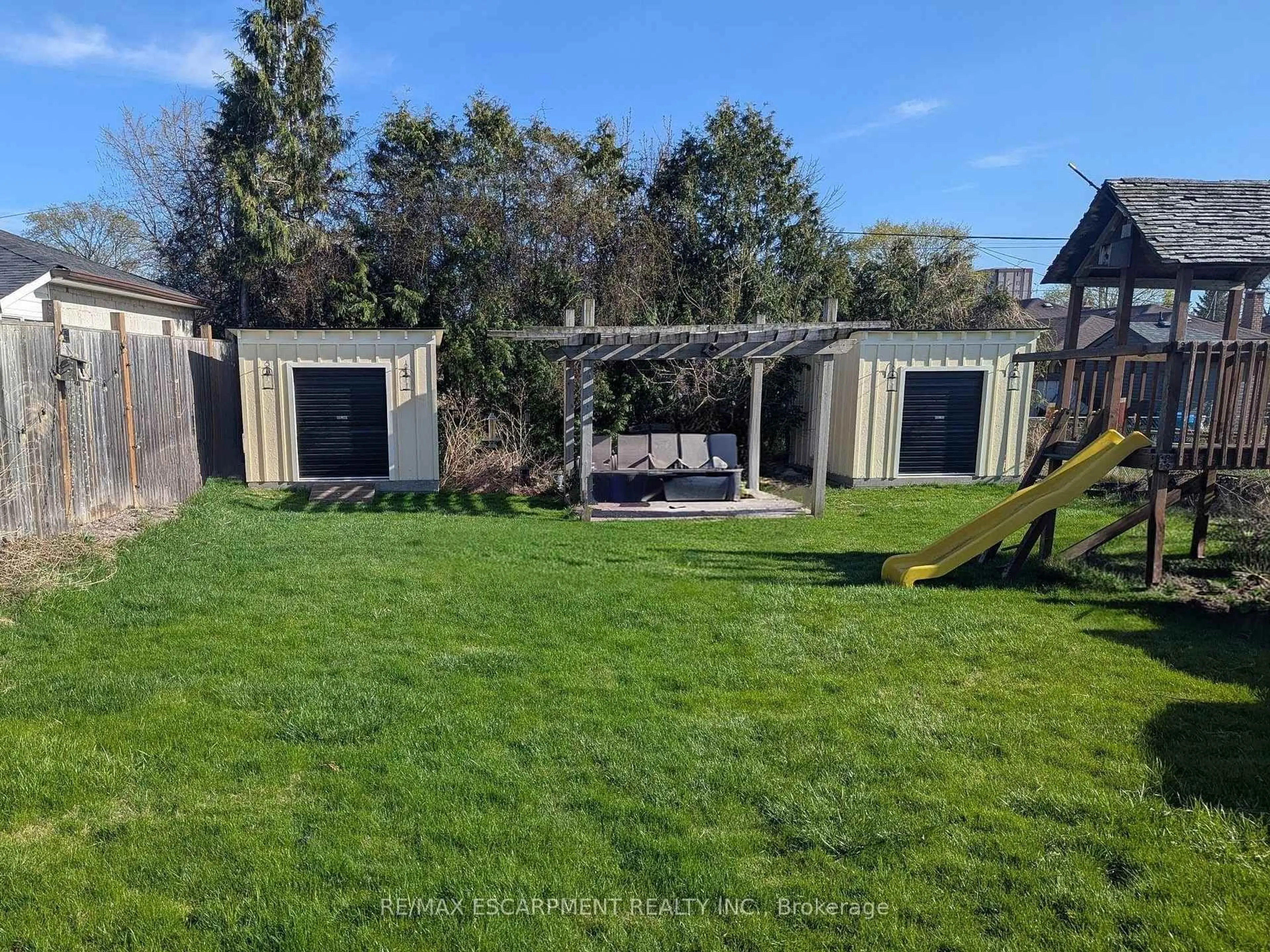 A pic from outside/outdoor area/front of a property/back of a property/a pic from drone, unknown for 35 Marcia Ave, Toronto Ontario M6B 2Y6