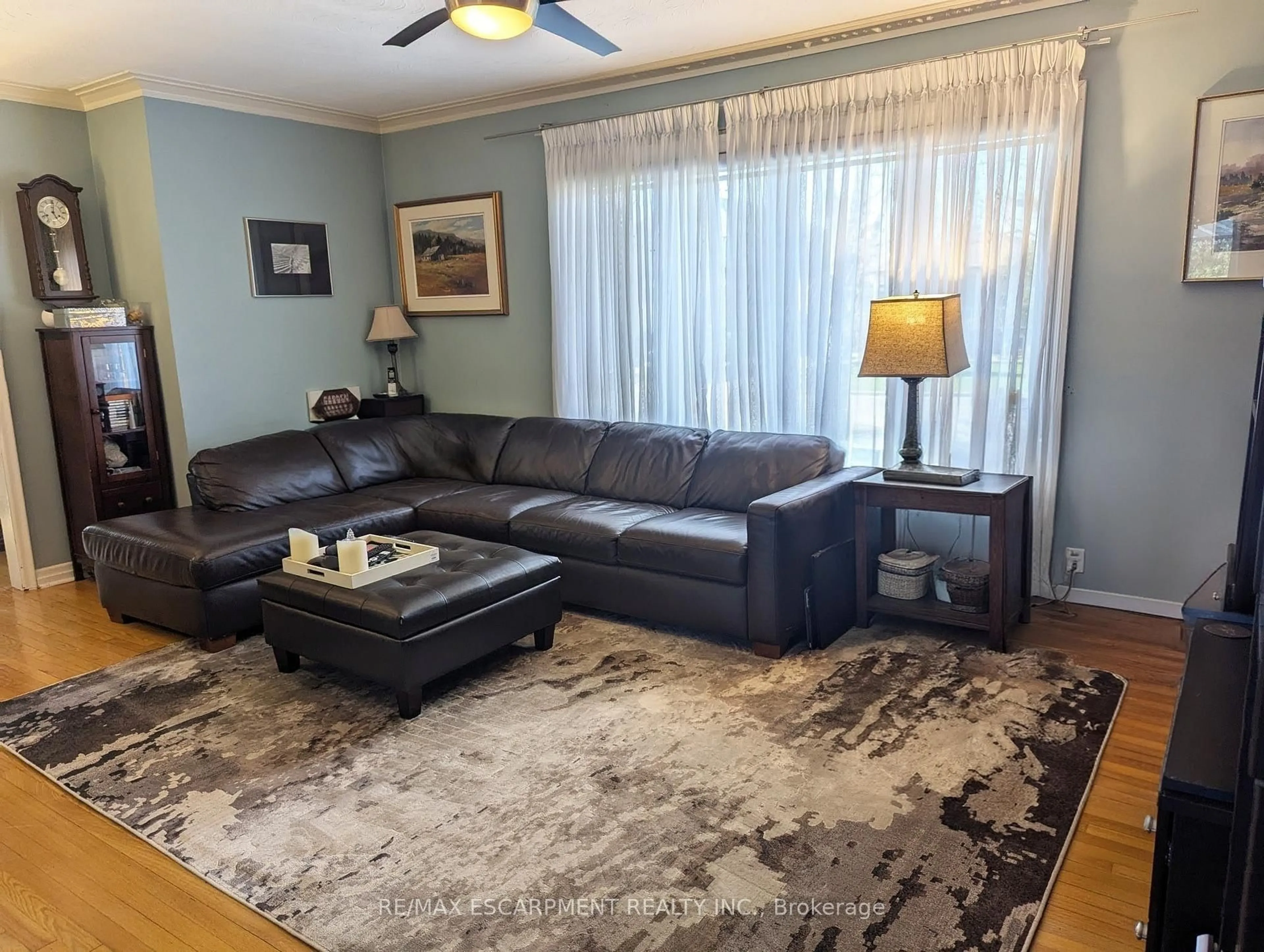 Living room with furniture, unknown for 35 Marcia Ave, Toronto Ontario M6B 2Y6