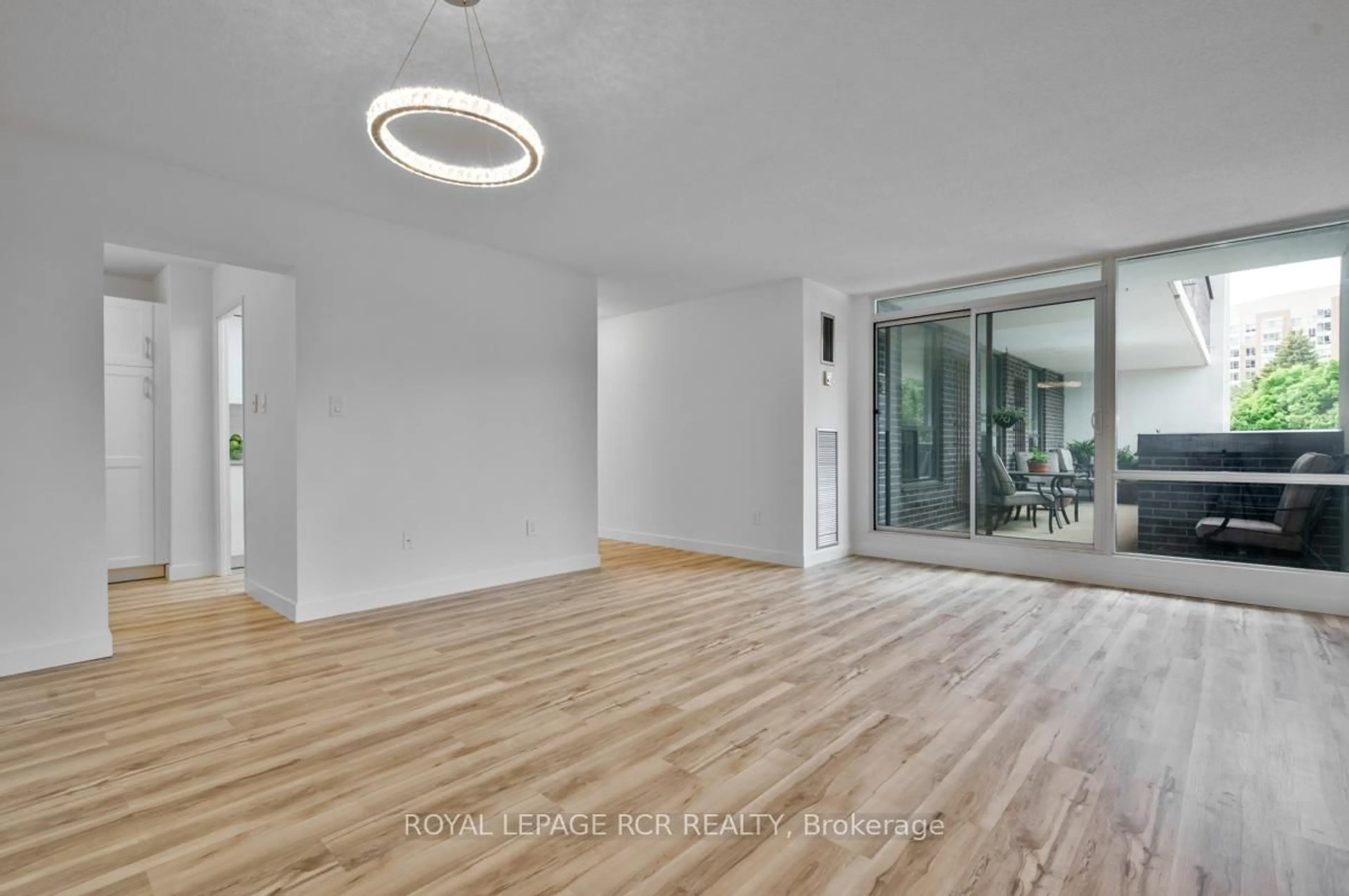 Unknown for 1535 Lakeshore Rd #205, Mississauga Ontario L5E 3E2