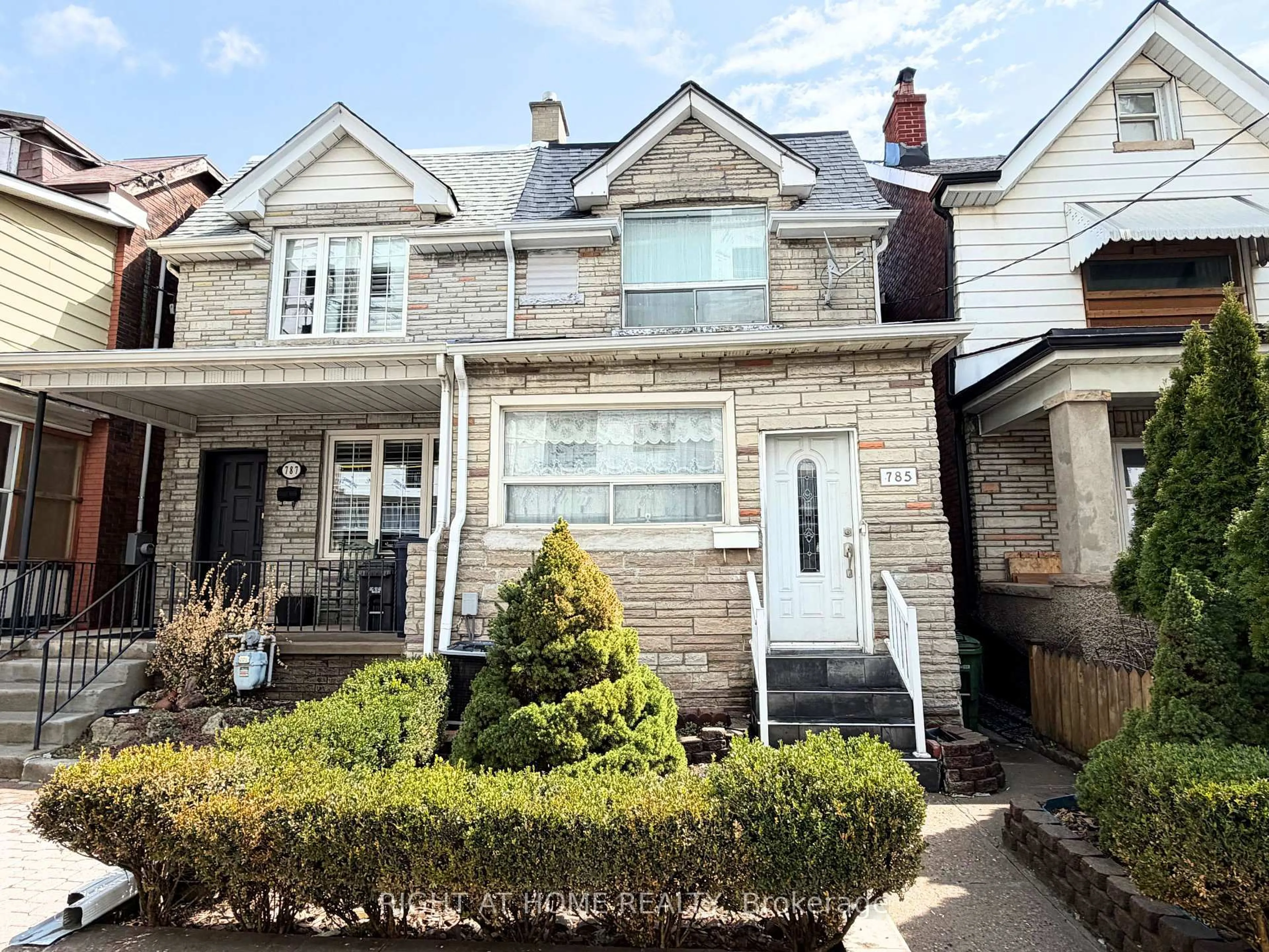 Home with brick exterior material, street for 785 Lansdowne Ave, Toronto Ontario M6H 3Z1
