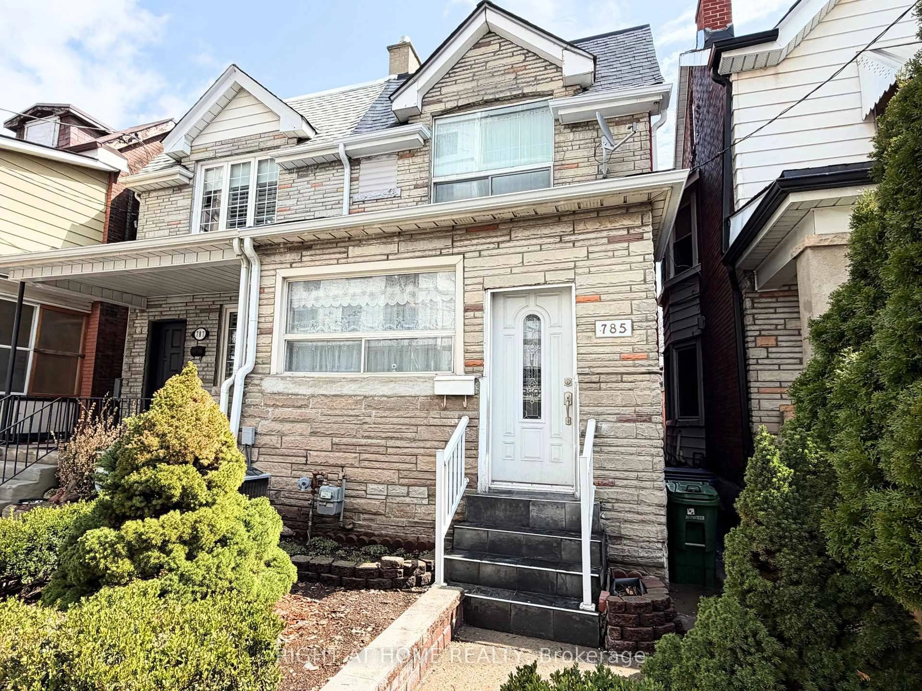 Home with brick exterior material, street for 785 Lansdowne Ave, Toronto Ontario M6H 3Z1