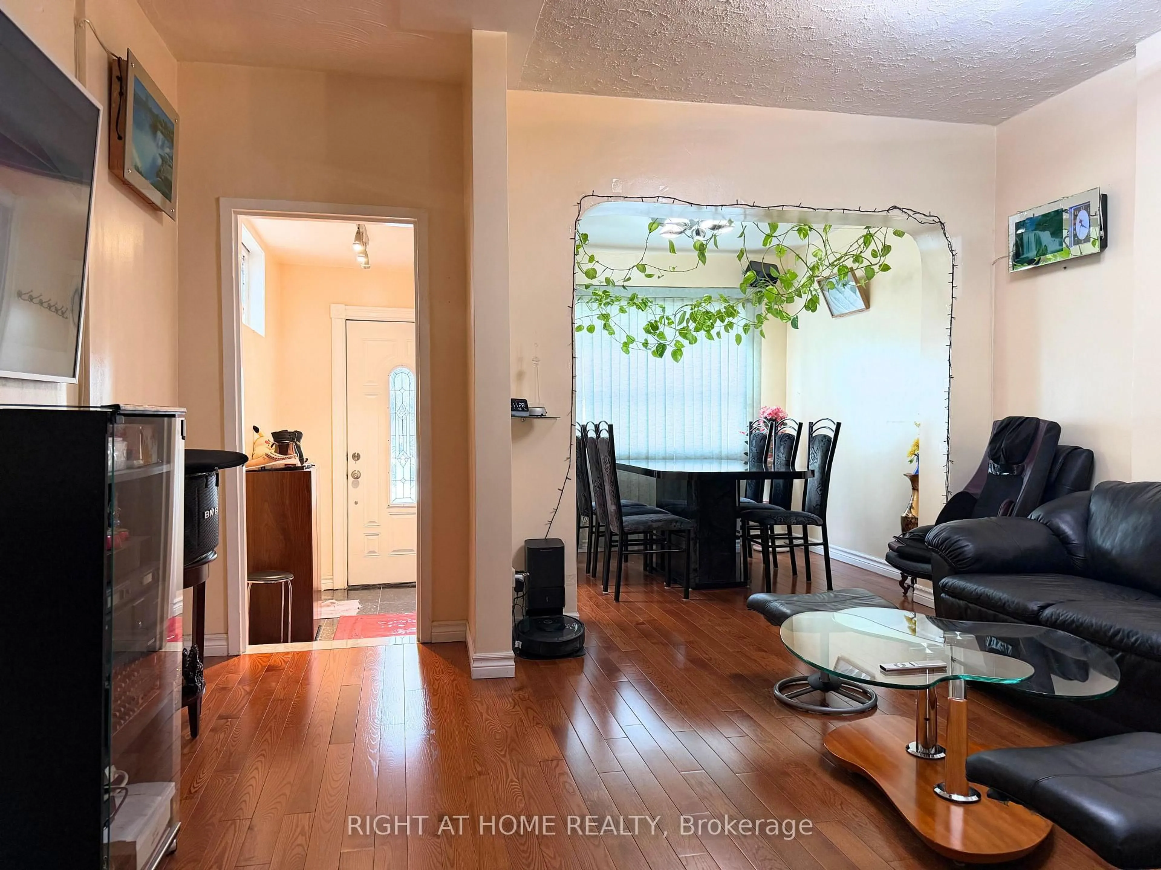 Unknown for 785 Lansdowne Ave, Toronto Ontario M6H 3Z1